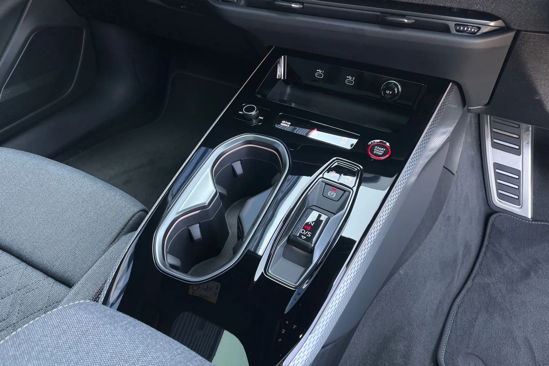 Audi A6 thumbnail image number 43