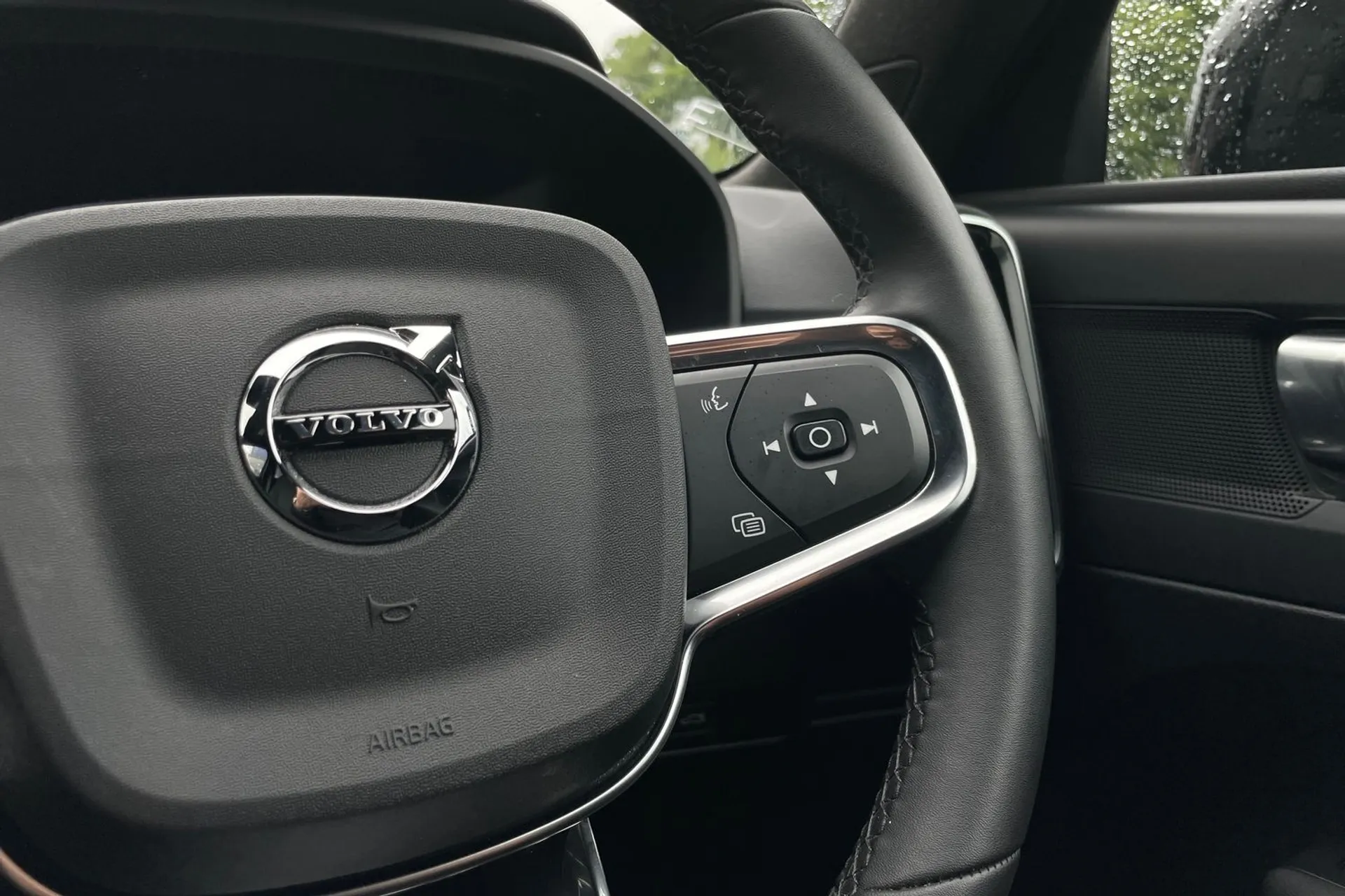 Volvo XC40 thumbnail image number 36
