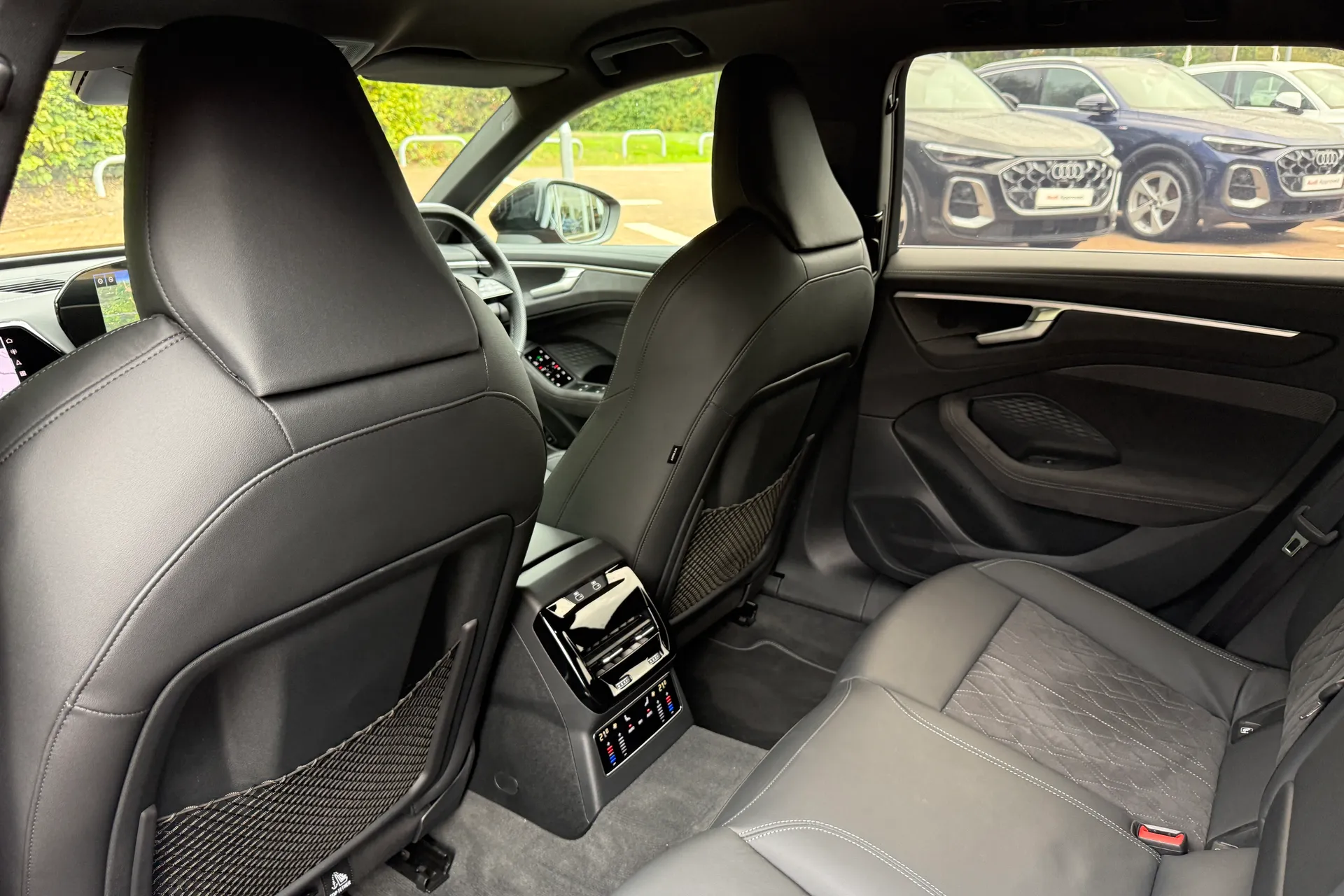 Audi A6 thumbnail image number 44