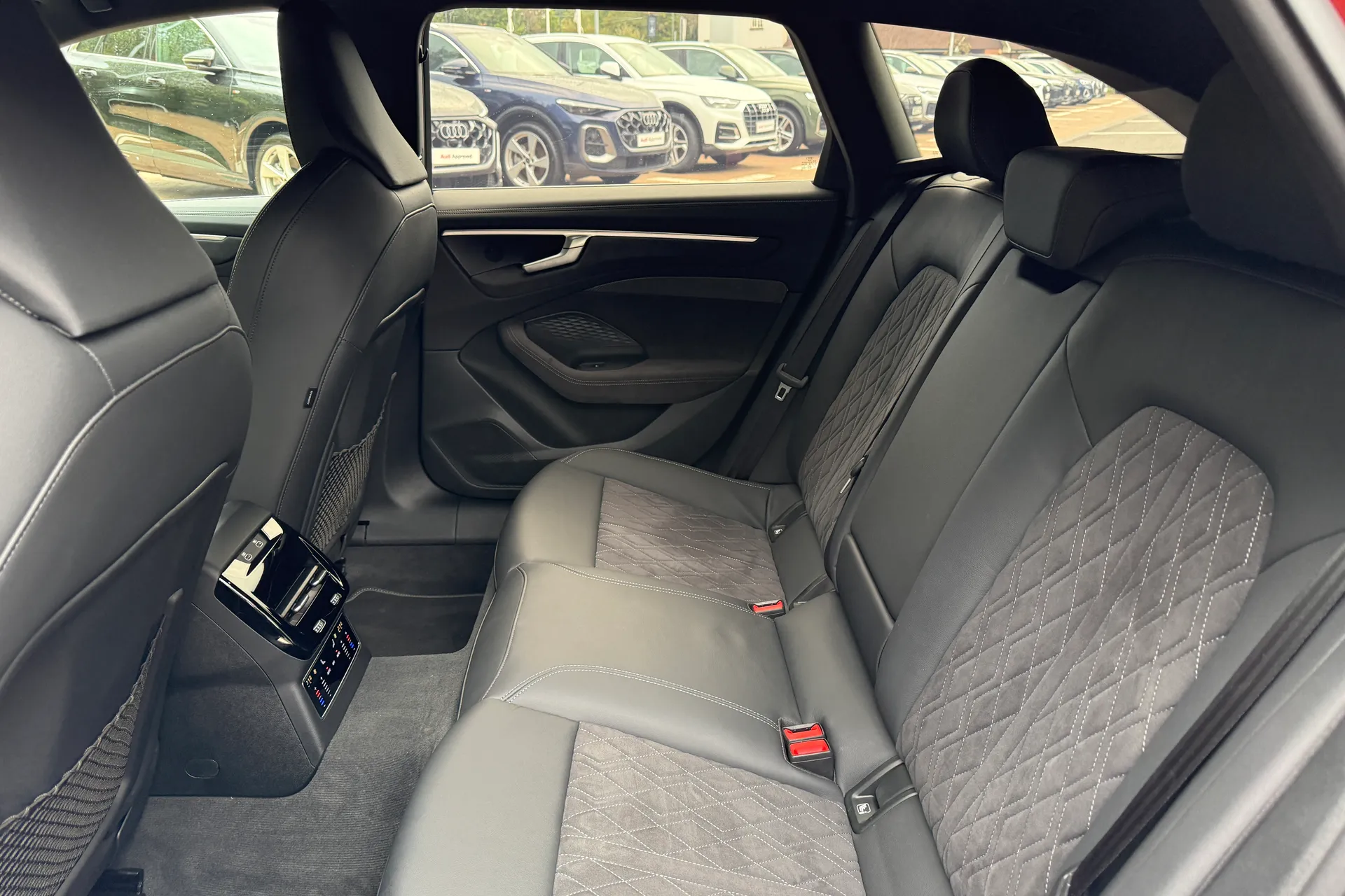 Audi A6 thumbnail image number 46