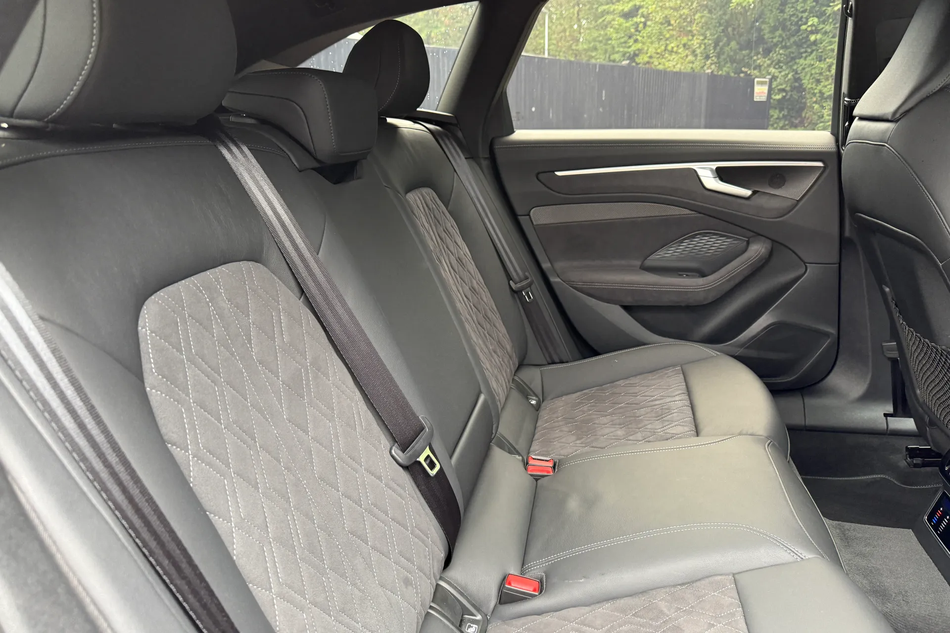 Audi A6 thumbnail image number 28