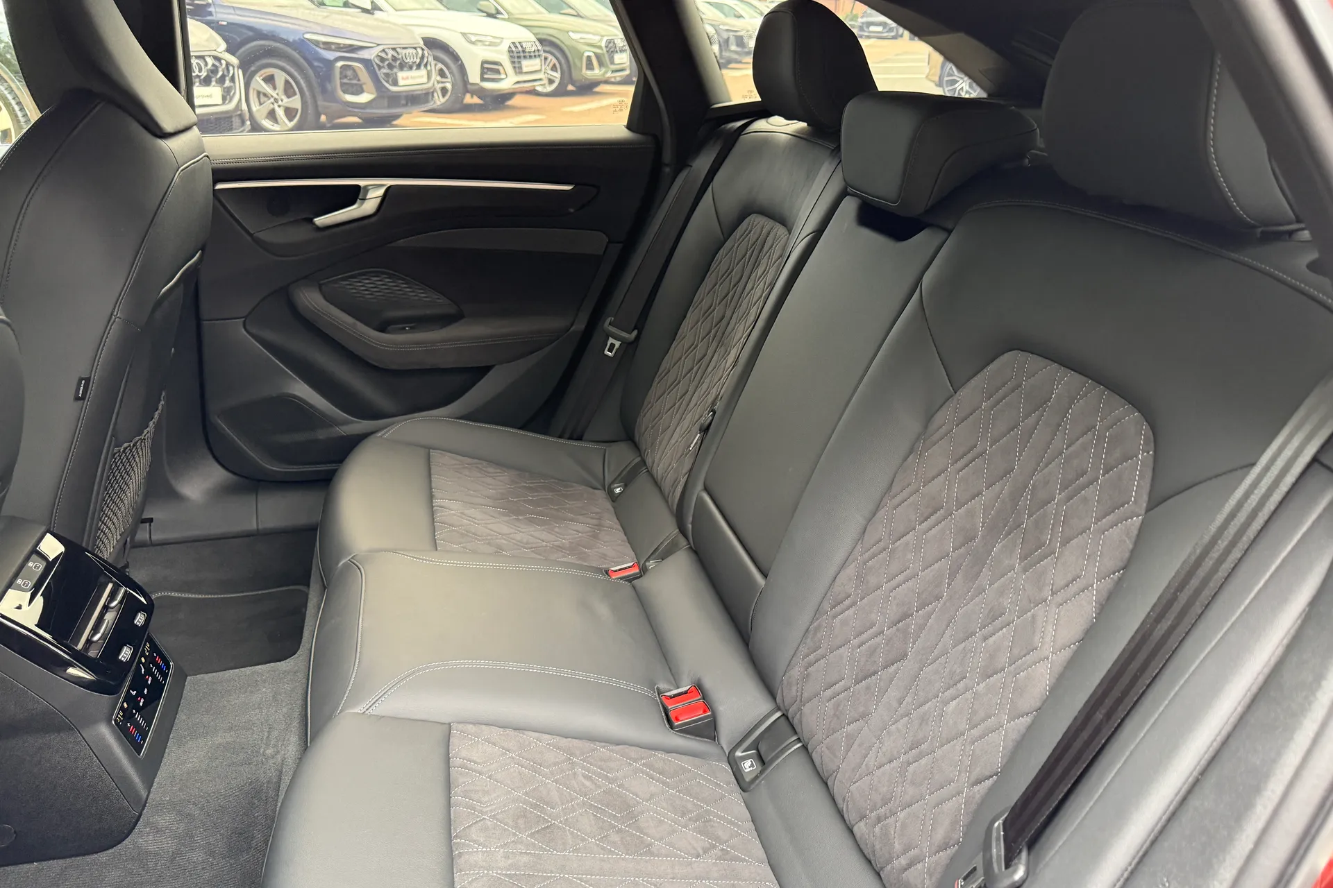 Audi A6 thumbnail image number 45
