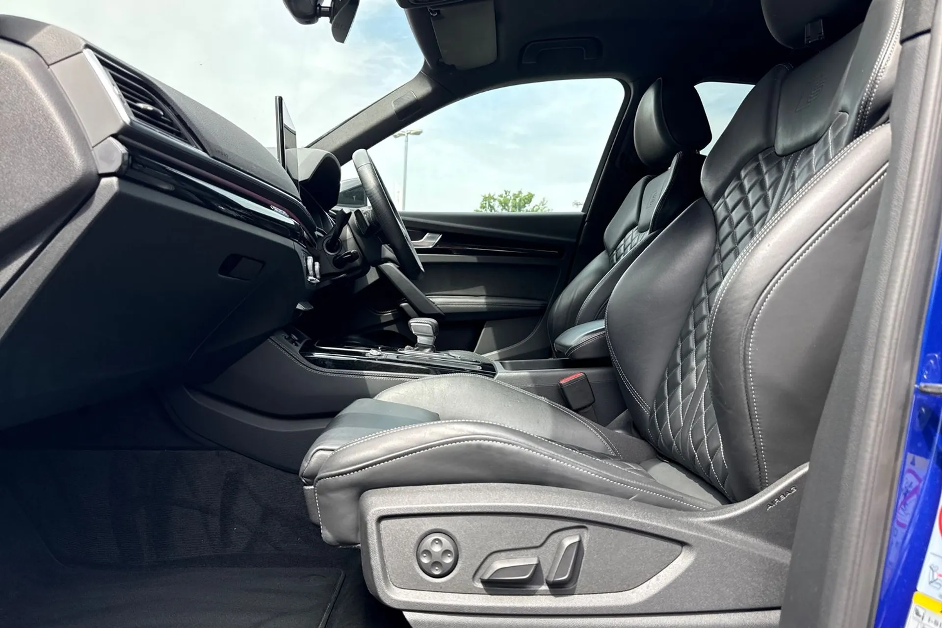 Audi Q5 thumbnail image number 28