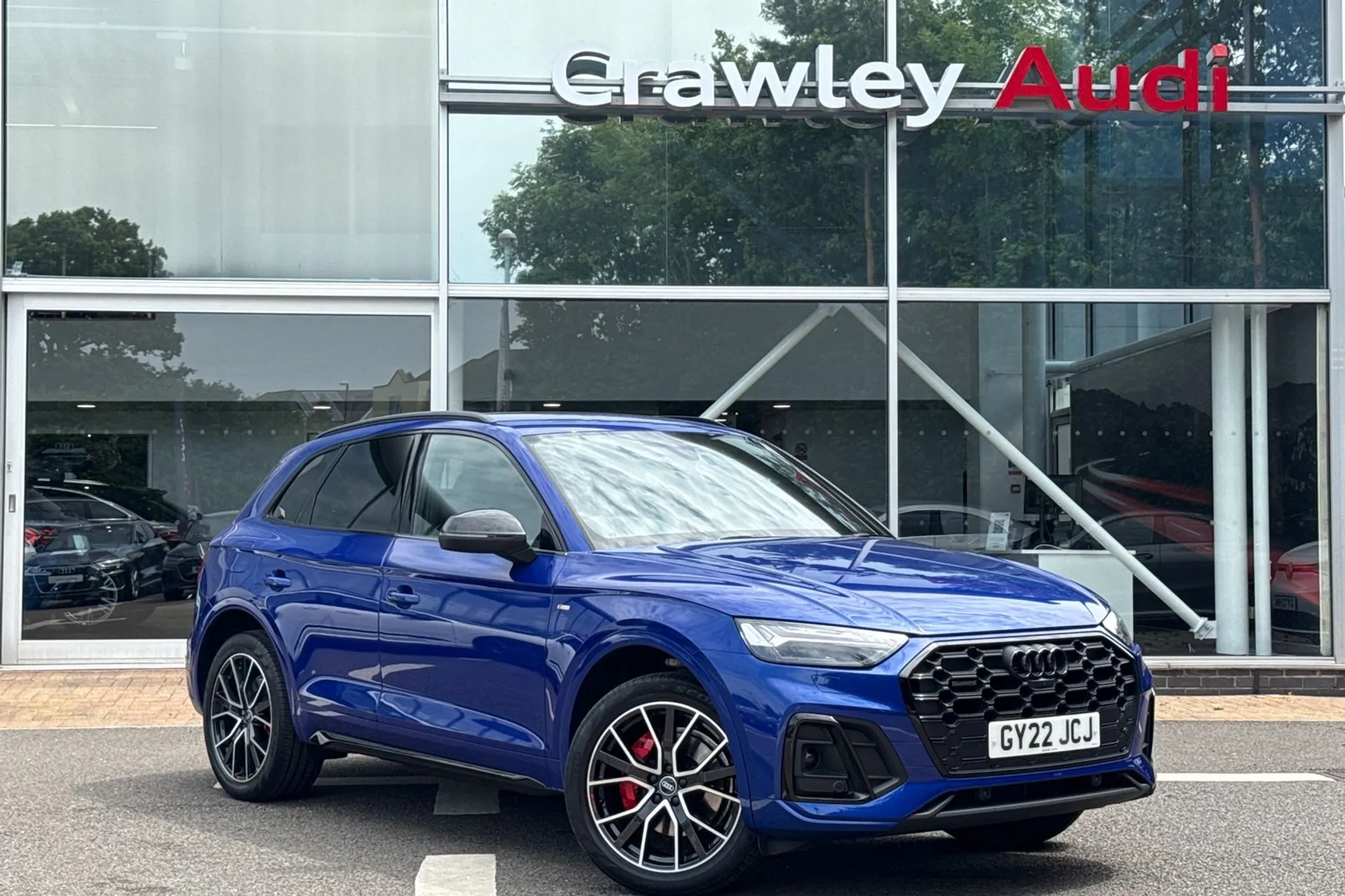 Audi Q5 focused image