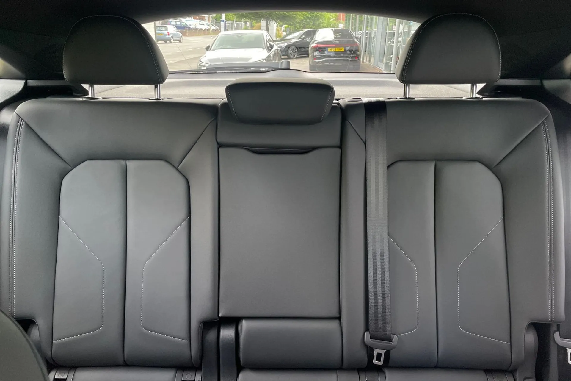 Audi Q3 thumbnail image number 28