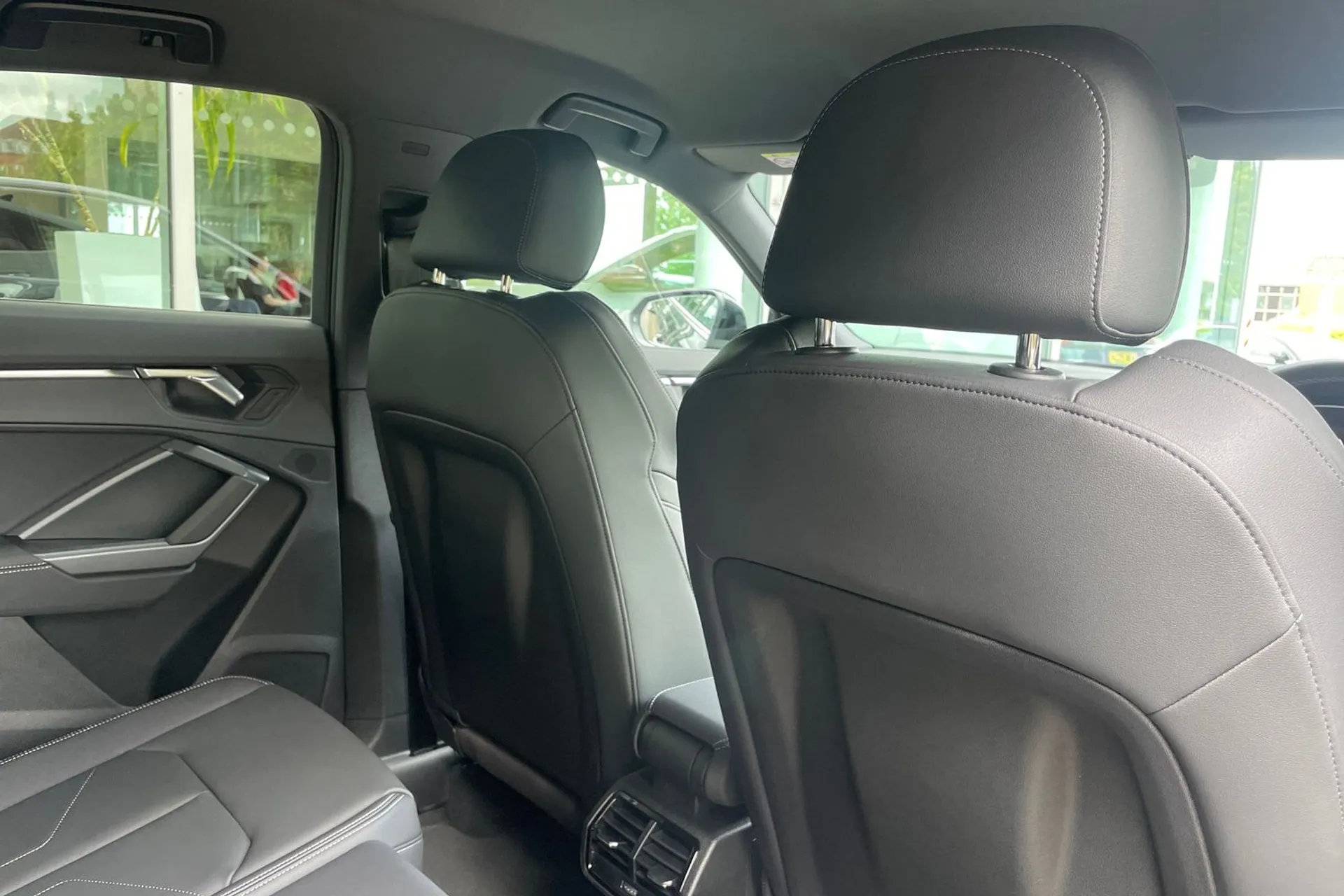 Audi Q3 thumbnail image number 20