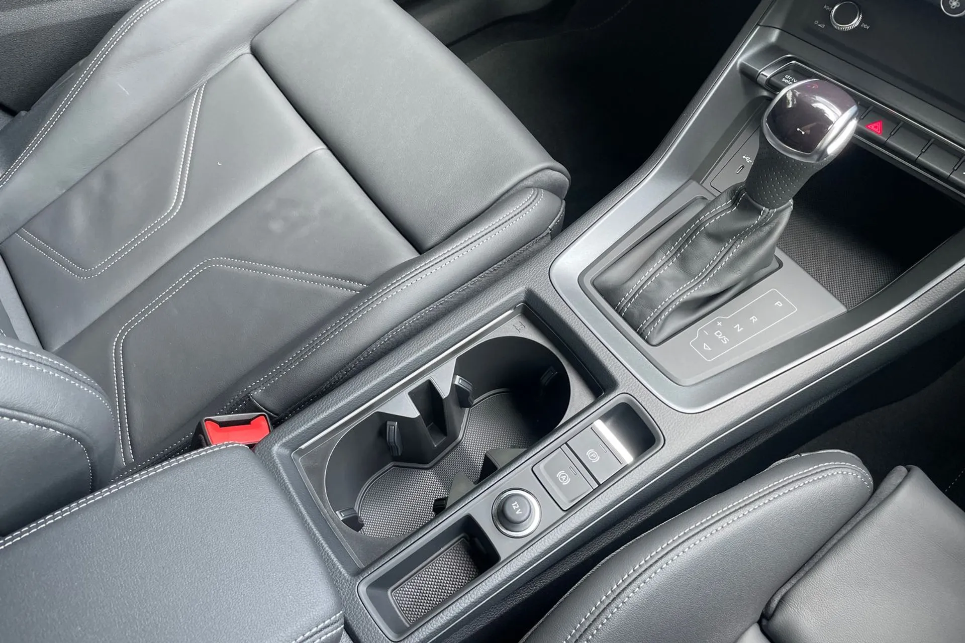 Audi Q3 thumbnail image number 40