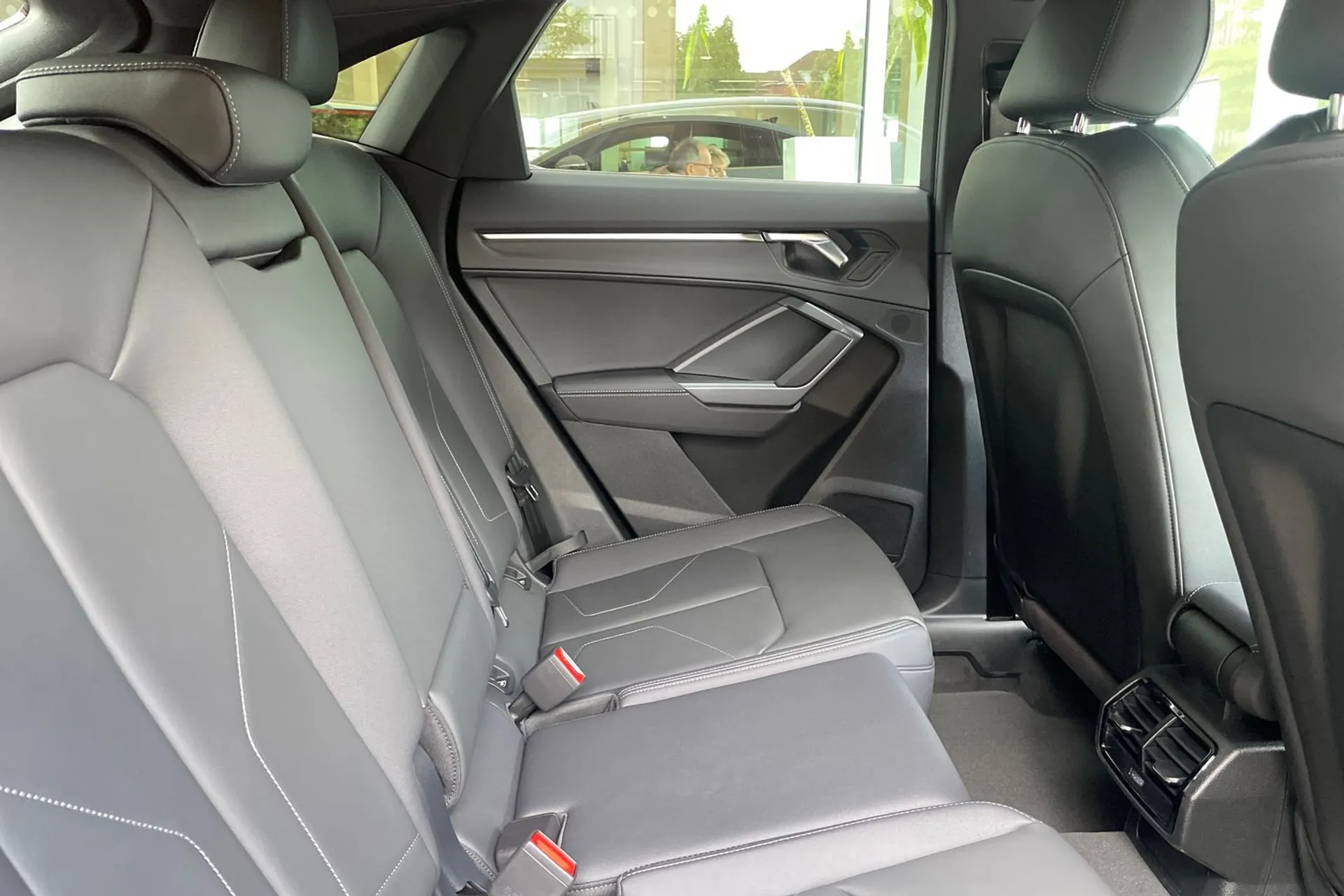 Audi Q3 thumbnail image number 19