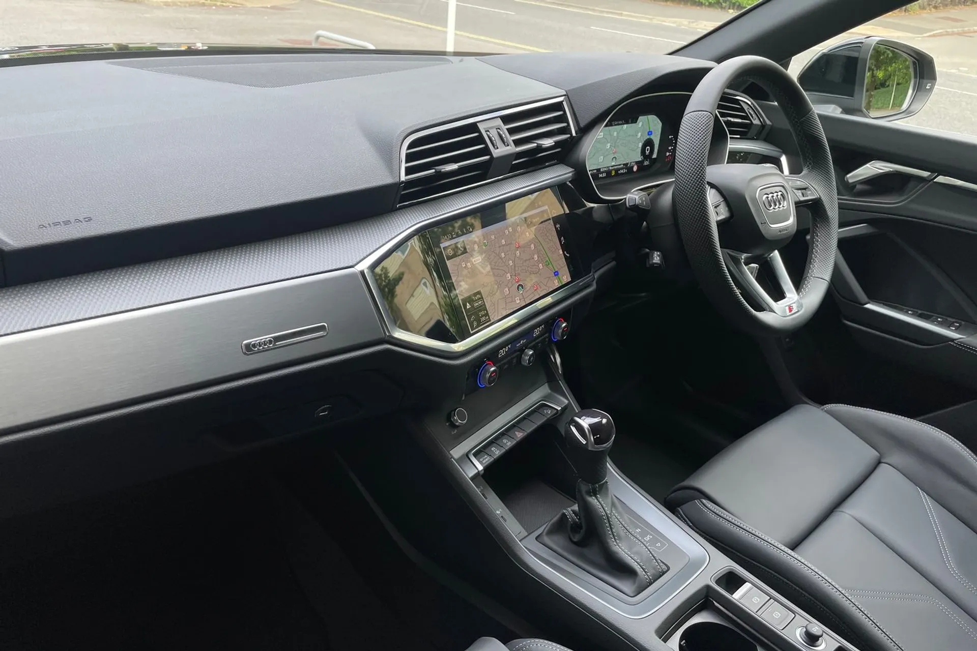 Audi Q3 thumbnail image number 24