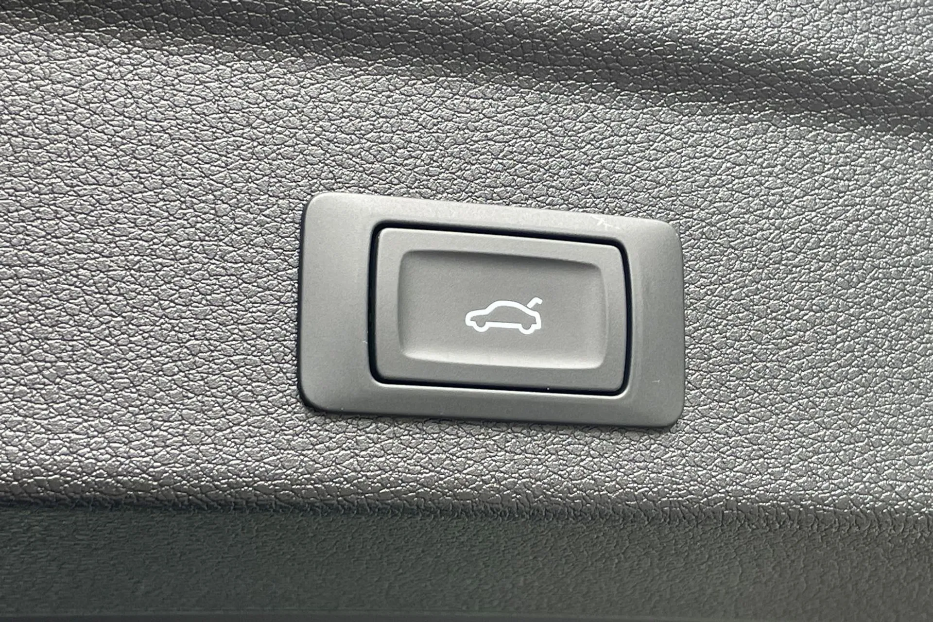 Audi Q3 thumbnail image number 17