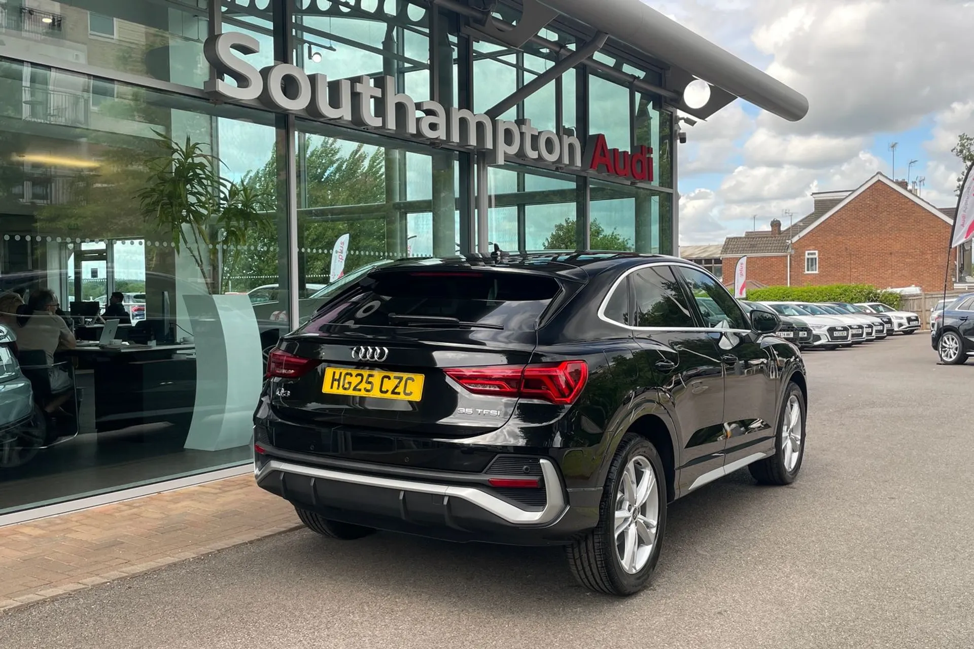 Audi Q3 thumbnail image number 3