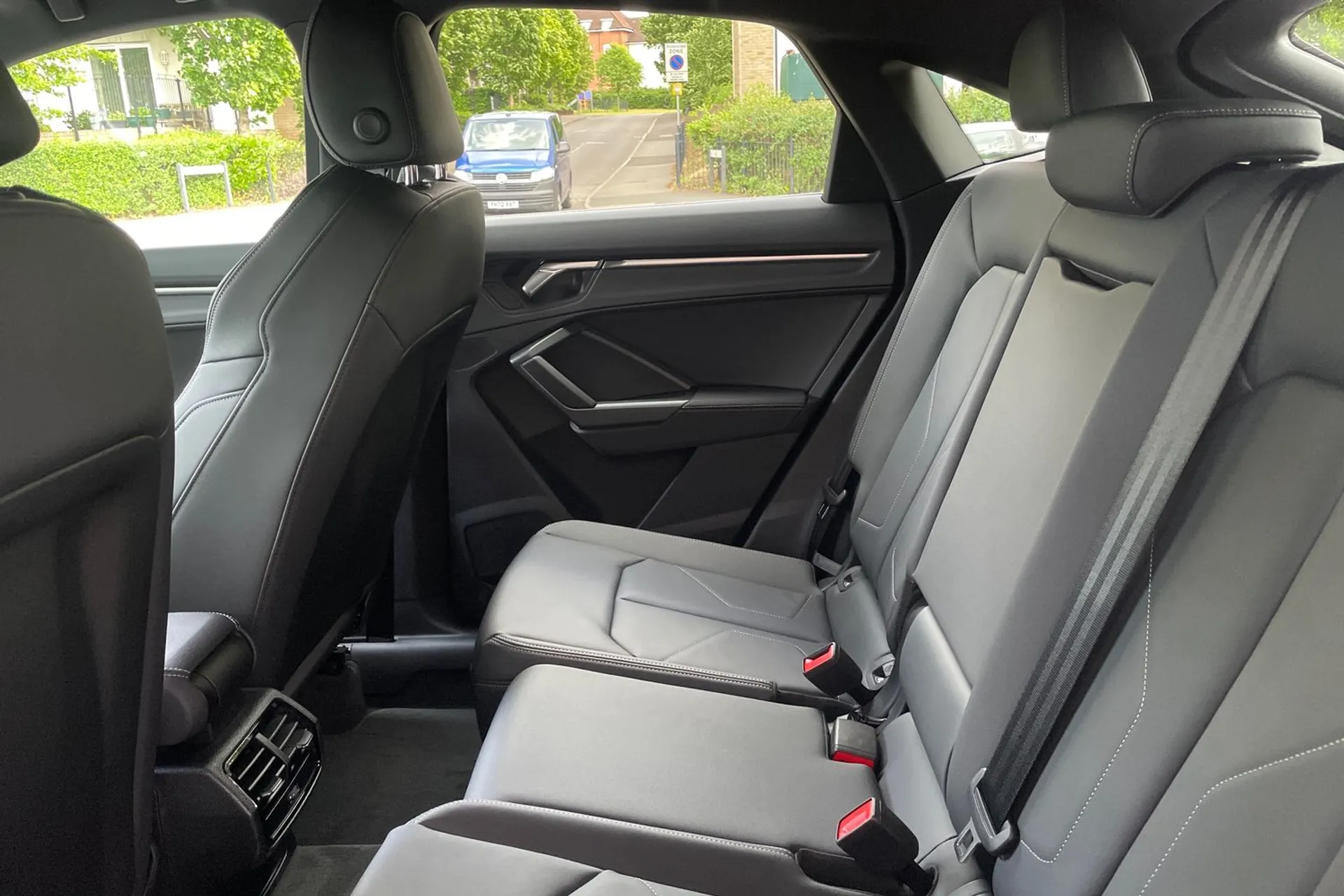 Audi Q3 thumbnail image number 27