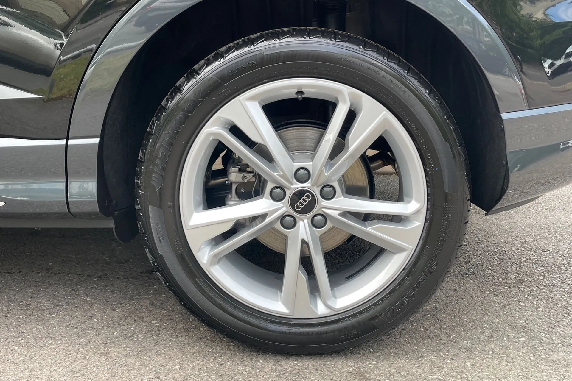 Audi Q3 thumbnail image number 10