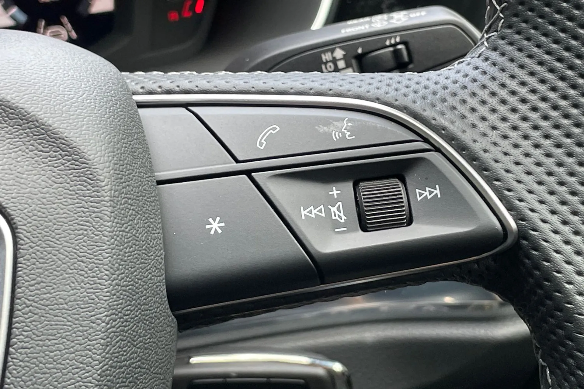 Audi Q3 thumbnail image number 35