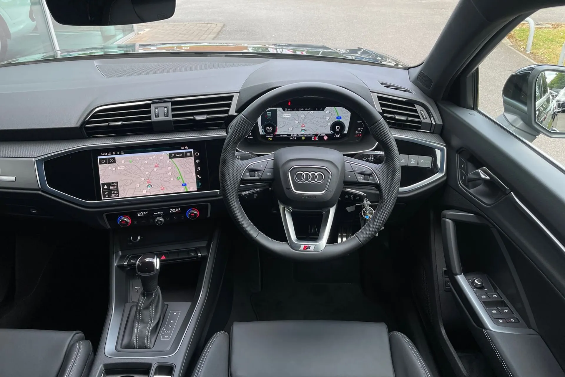 Audi Q3 thumbnail image number 32