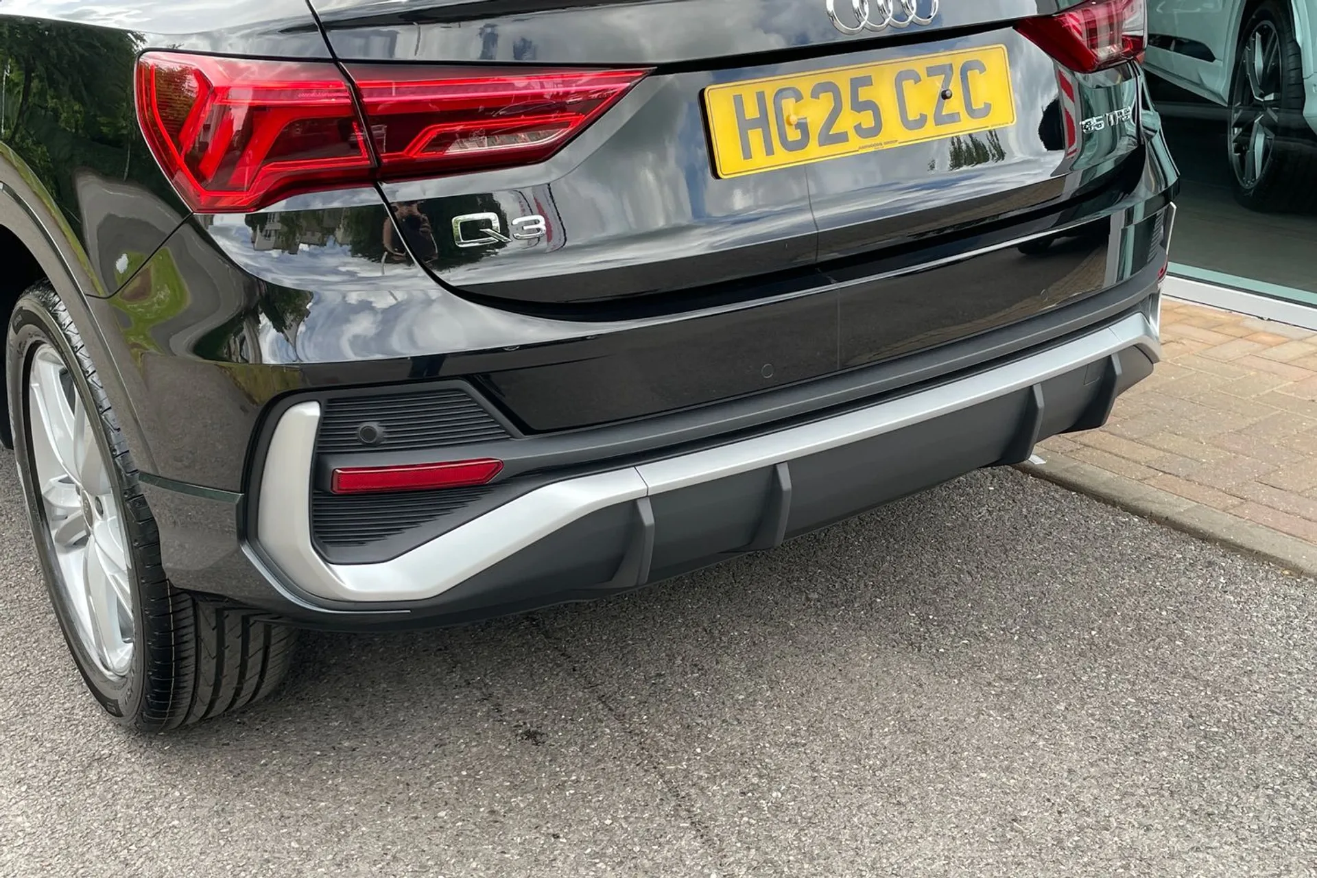 Audi Q3 thumbnail image number 14