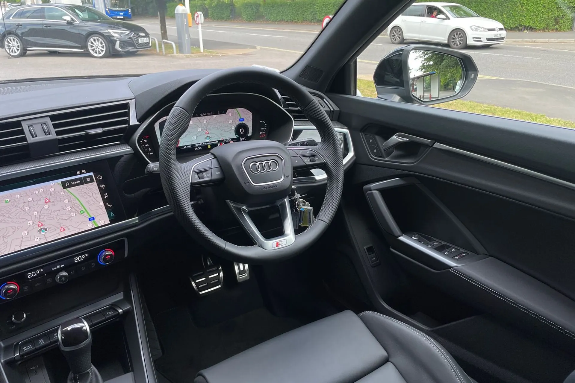 Audi Q3 thumbnail image number 31