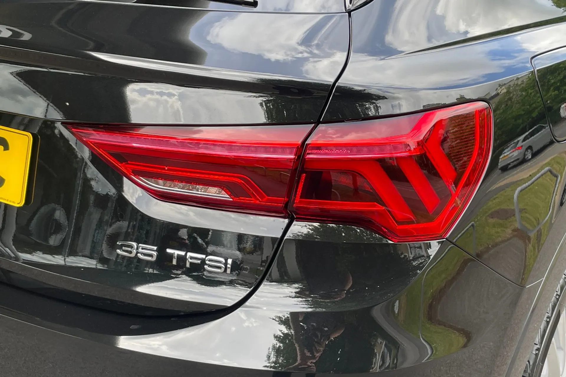 Audi Q3 thumbnail image number 18