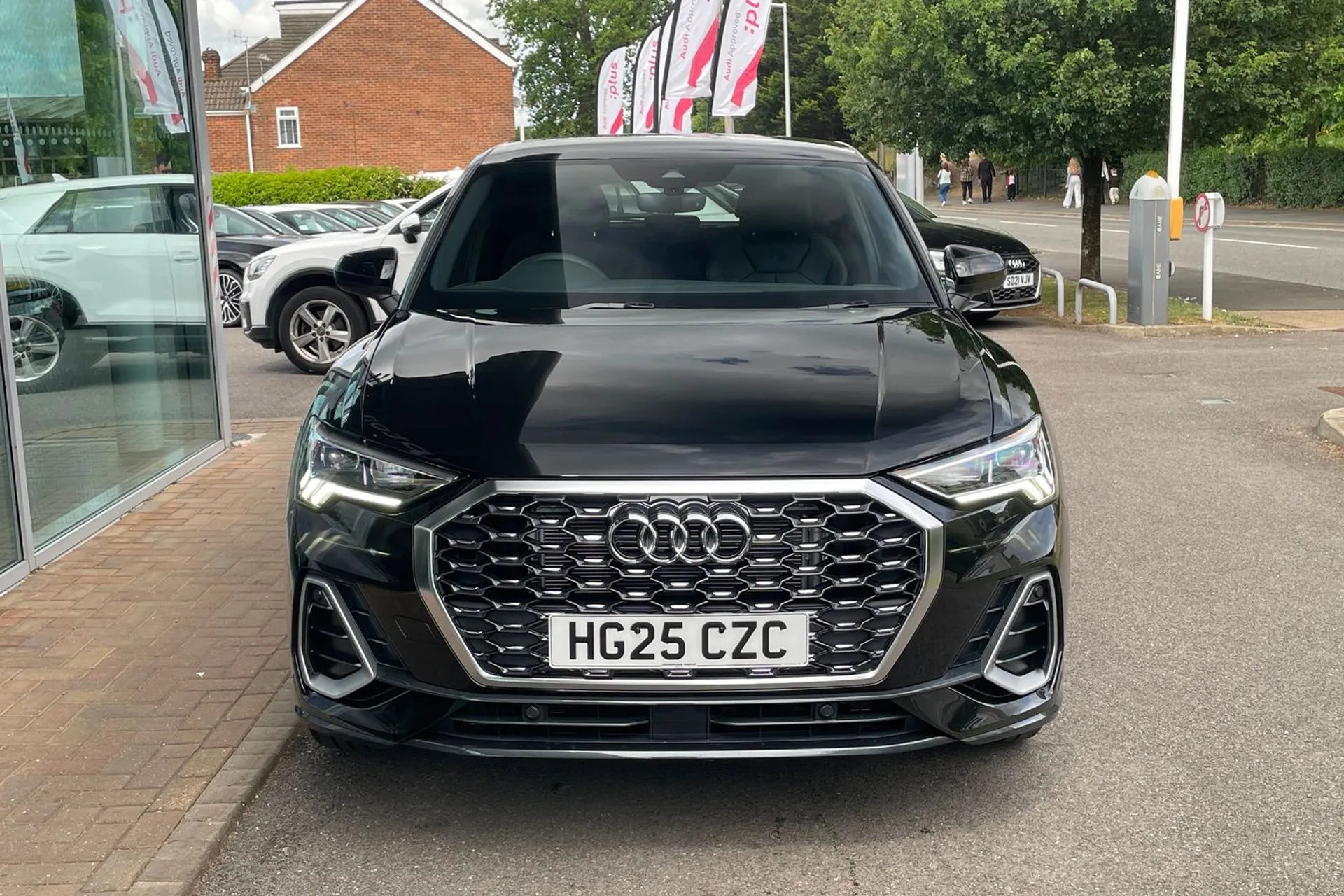 Audi Q3 thumbnail image number 9