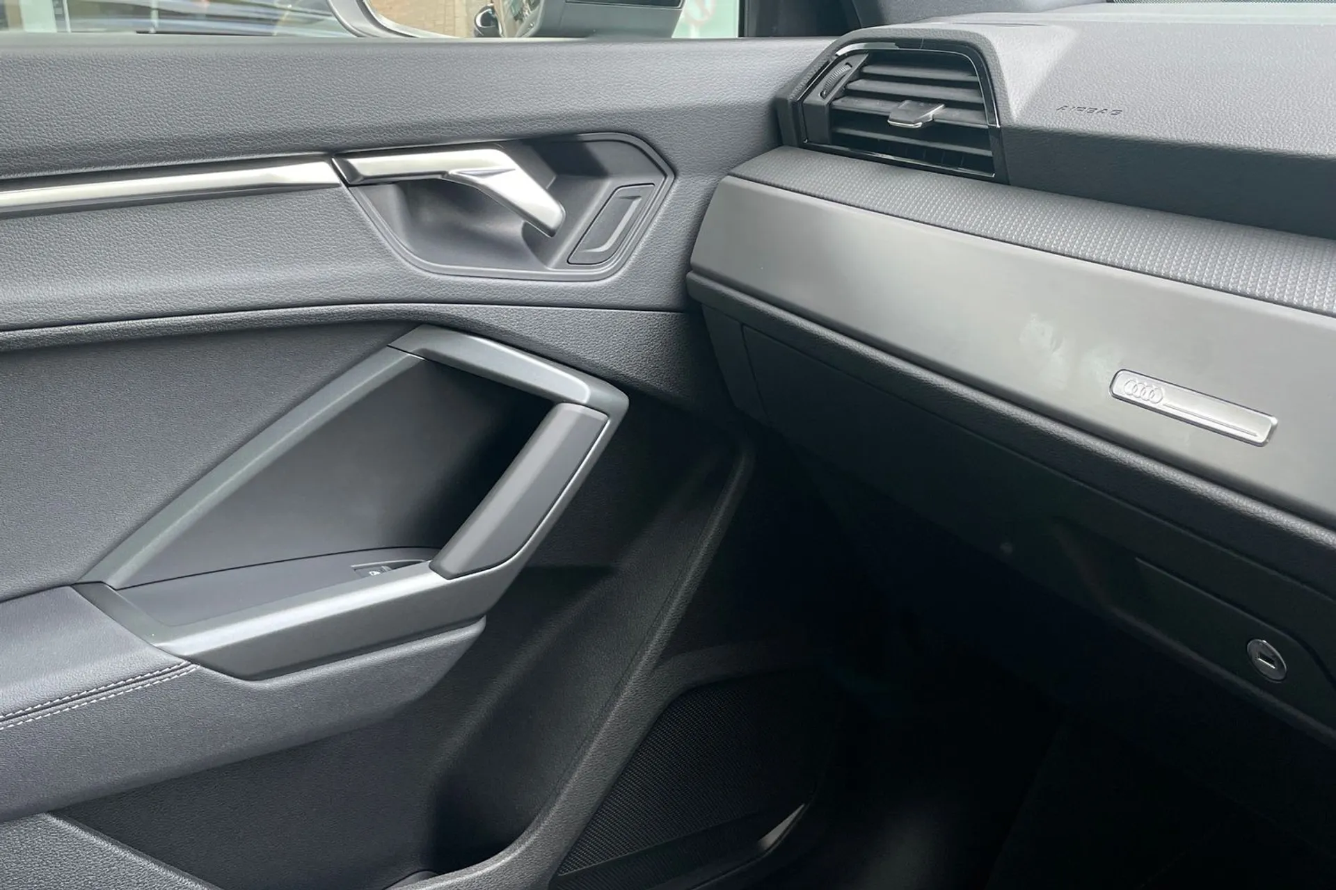 Audi Q3 thumbnail image number 39