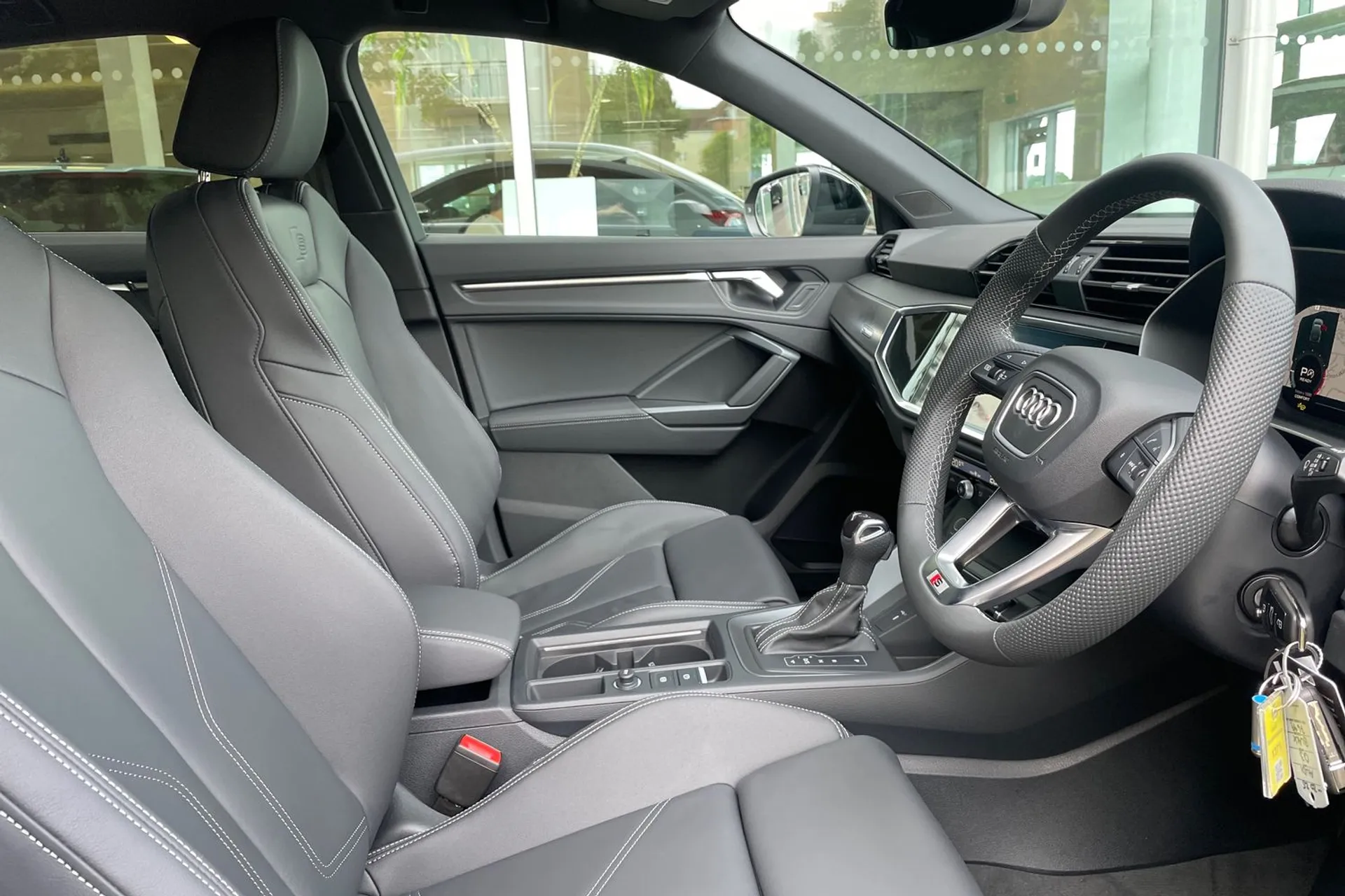 Audi Q3 thumbnail image number 22