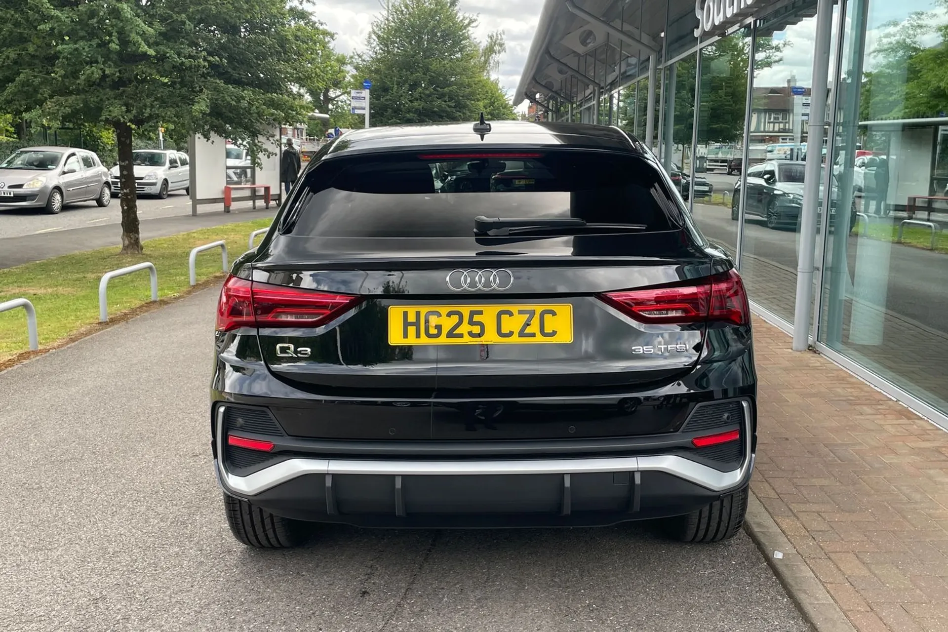 Audi Q3 thumbnail image number 5