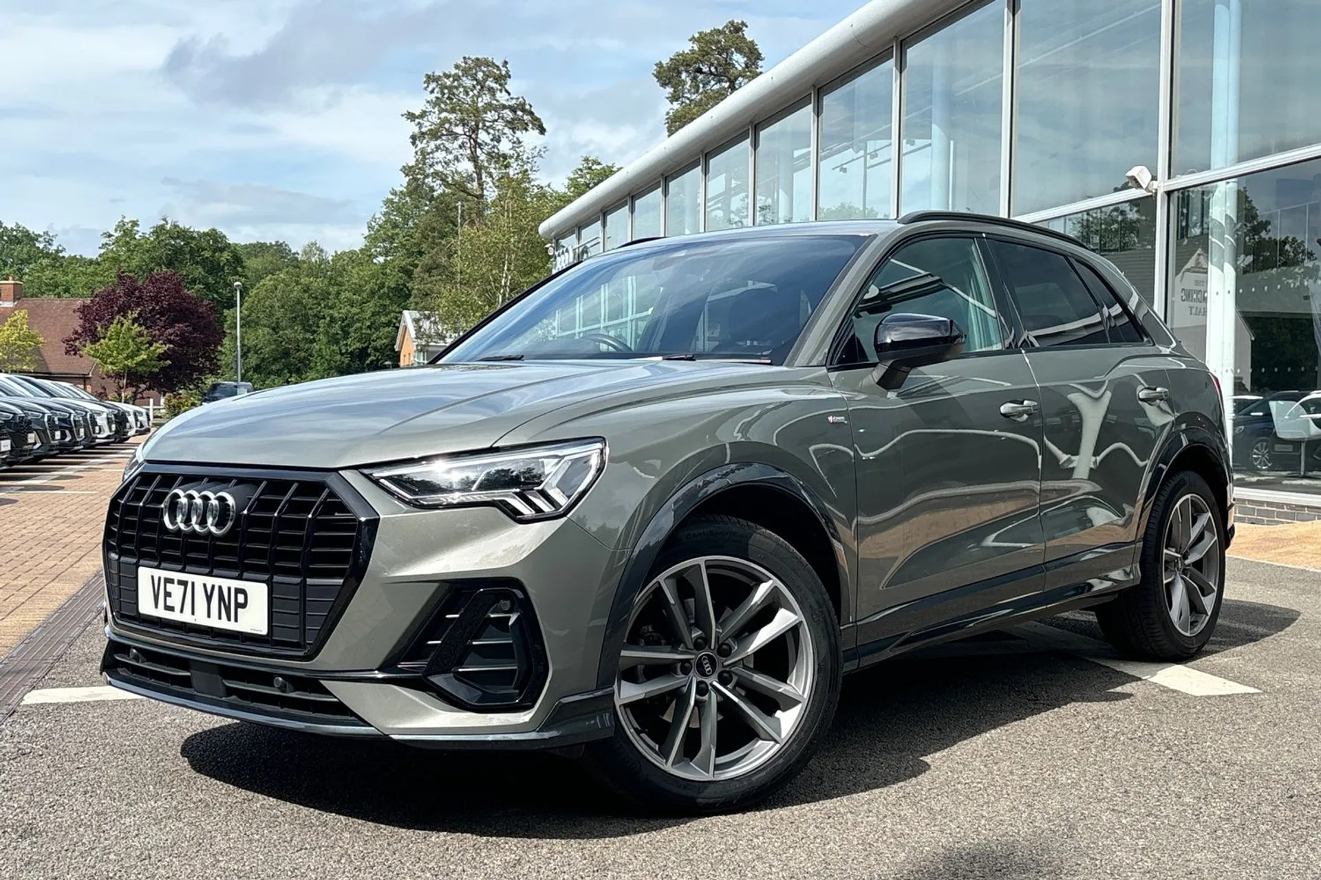 Audi Q3 thumbnail image number 10