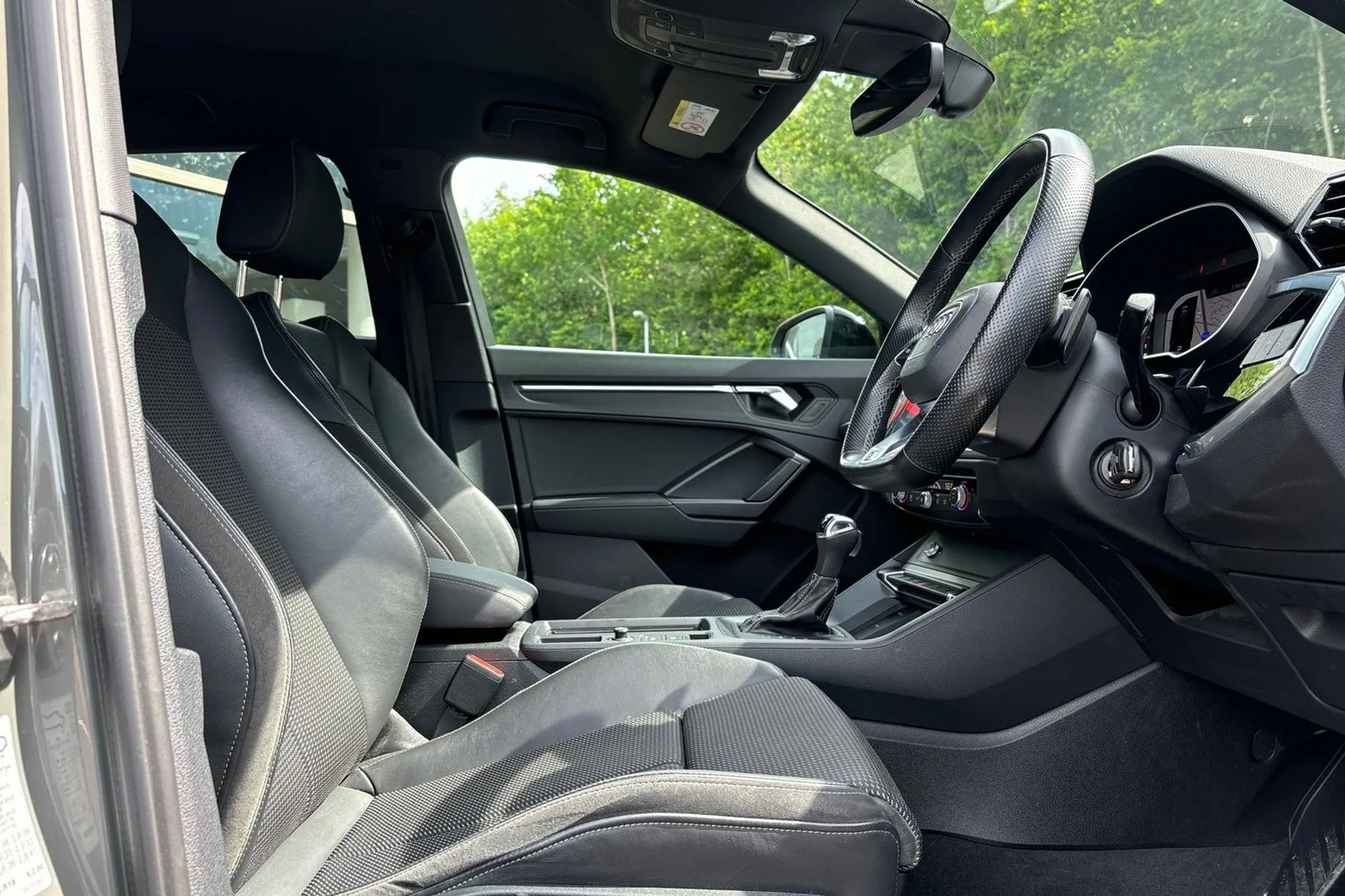 Audi Q3 thumbnail image number 24
