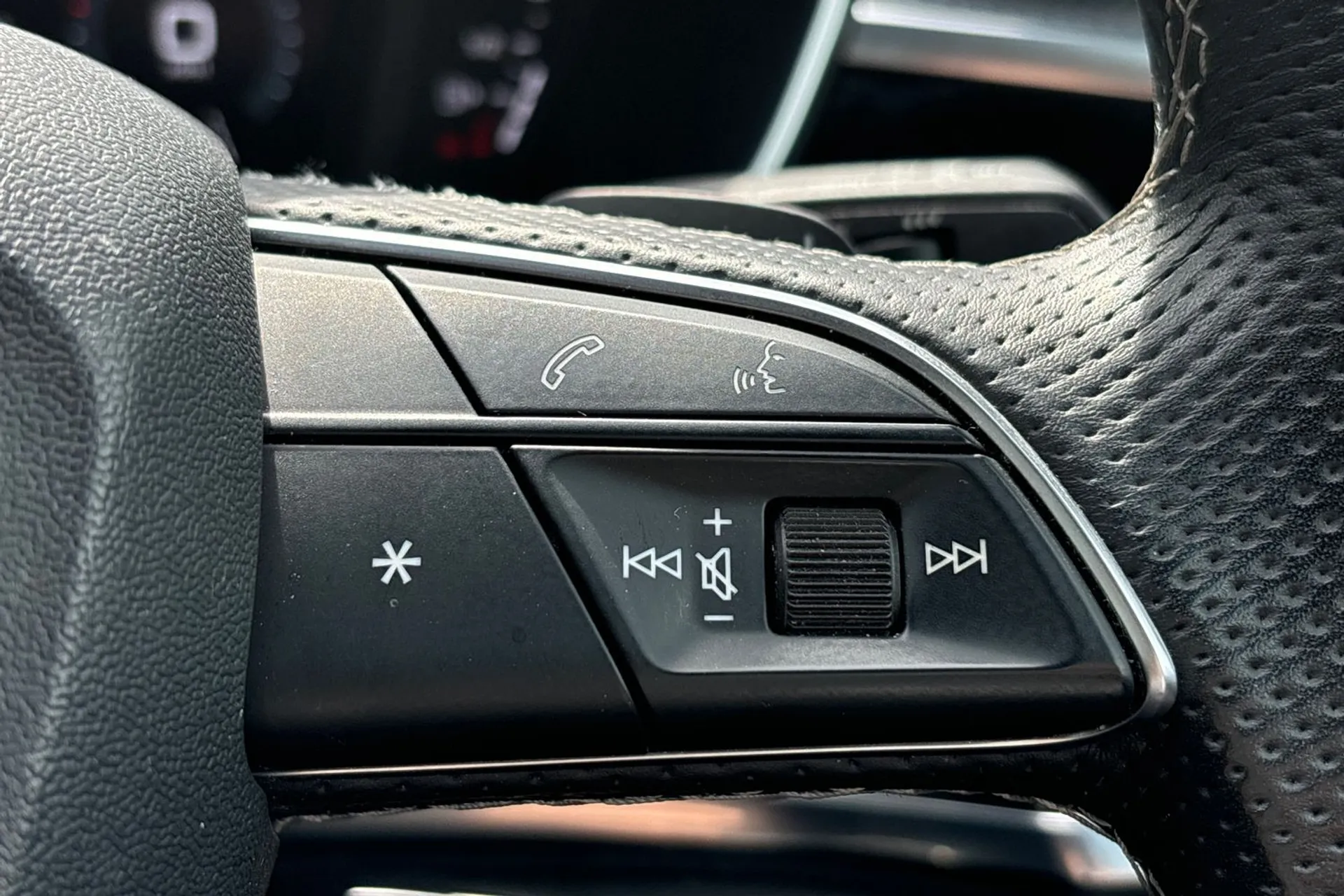 Audi Q3 thumbnail image number 37