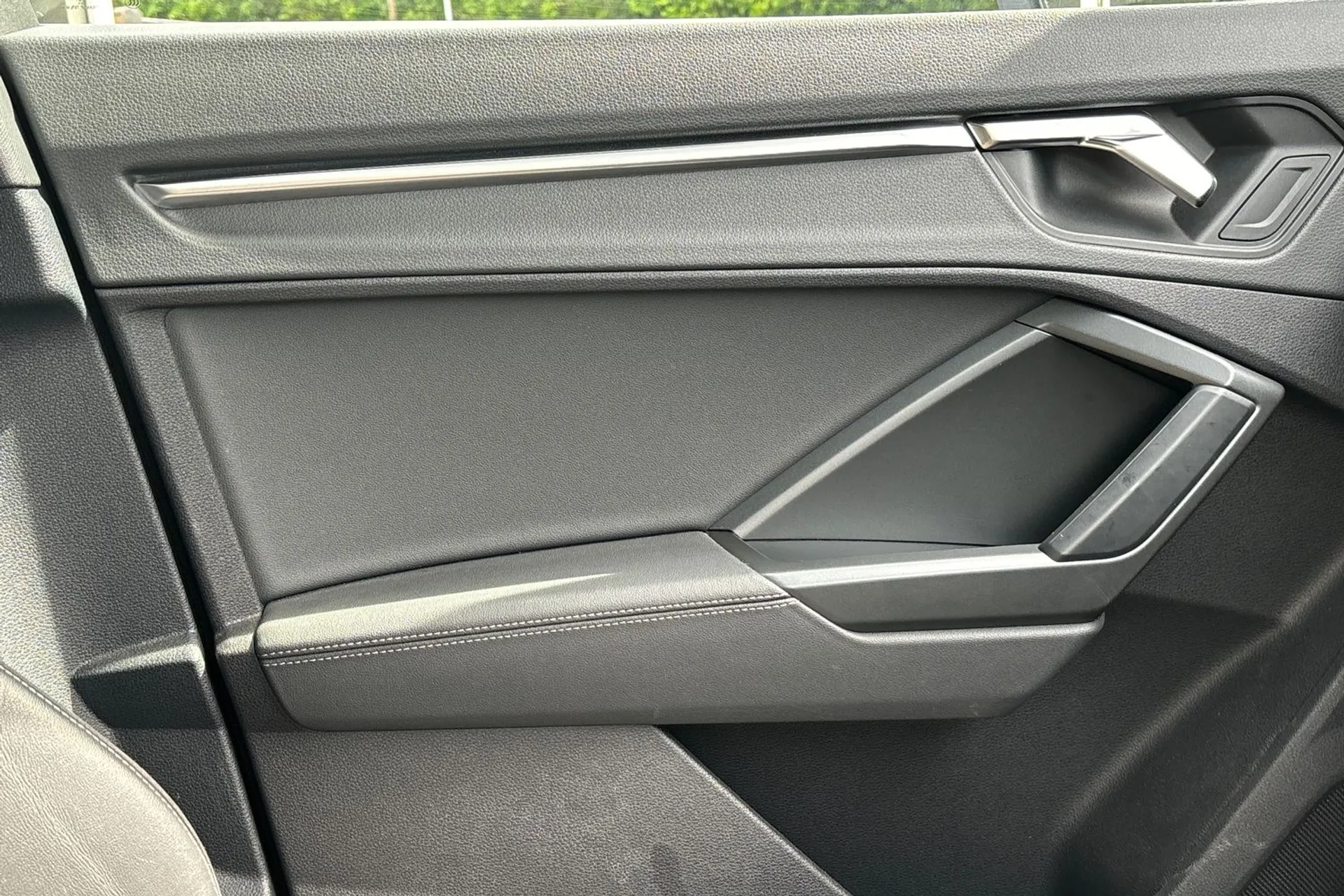 Audi Q3 thumbnail image number 40