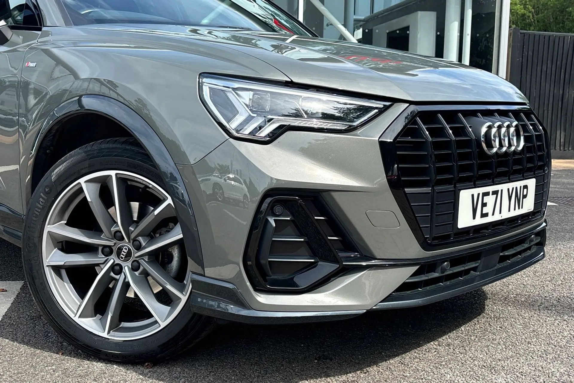 Audi Q3 thumbnail image number 5