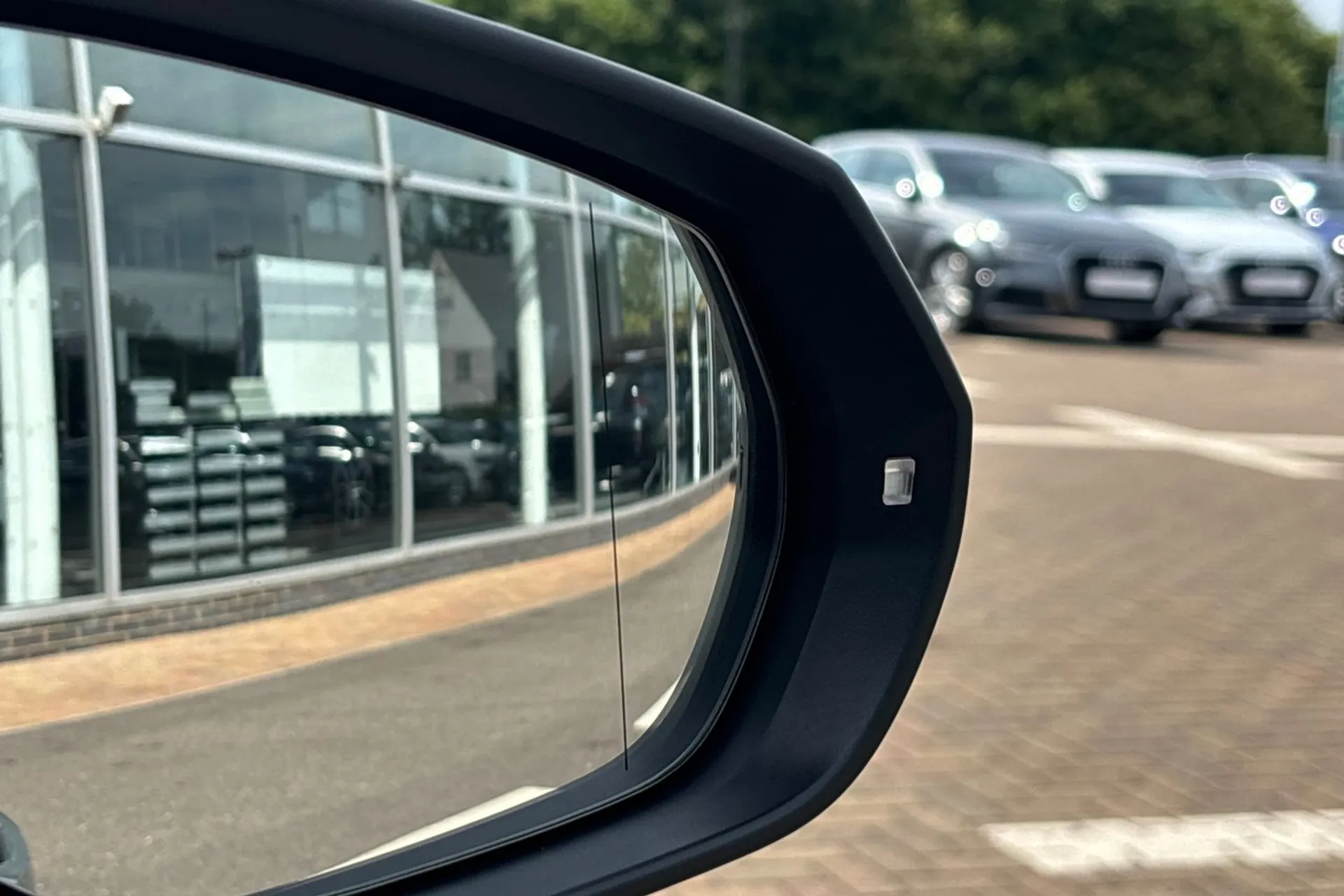 Audi Q3 thumbnail image number 45