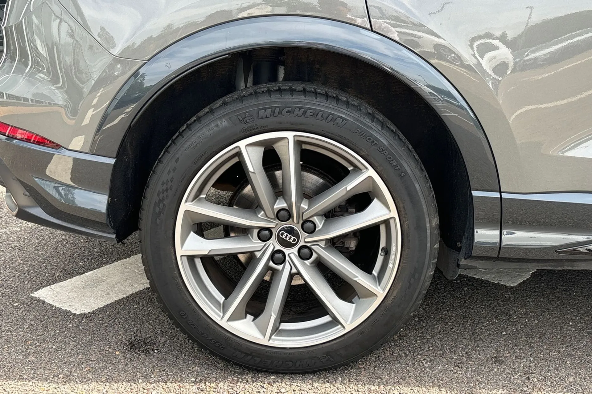 Audi Q3 thumbnail image number 12