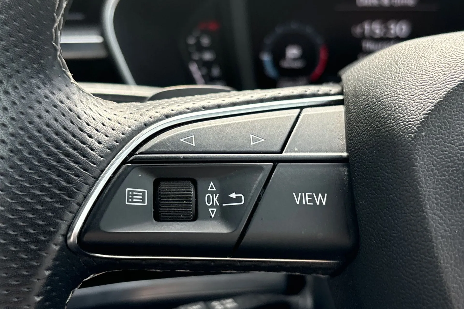 Audi Q3 thumbnail image number 36