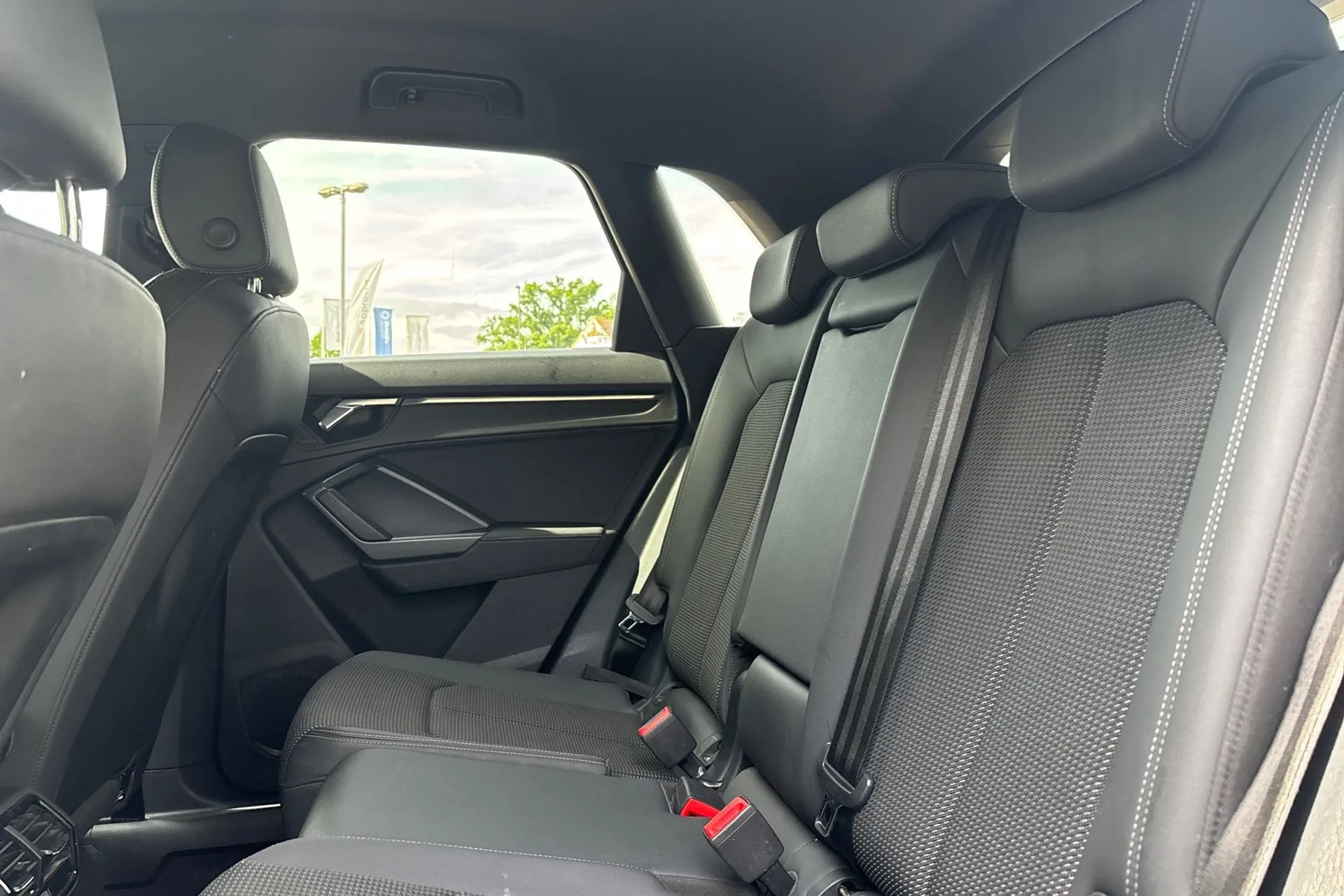Audi Q3 thumbnail image number 29