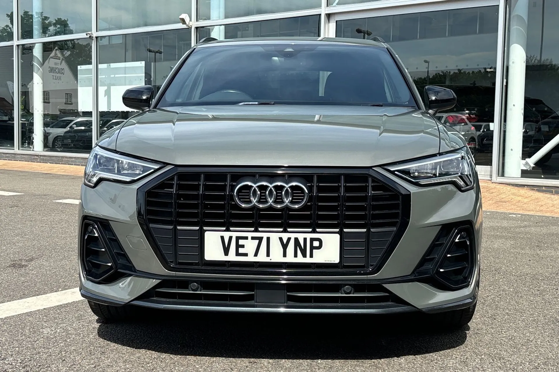 Audi Q3 thumbnail image number 11