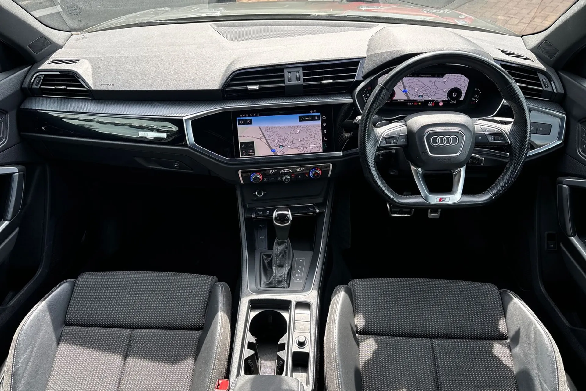 Audi Q3 thumbnail image number 31