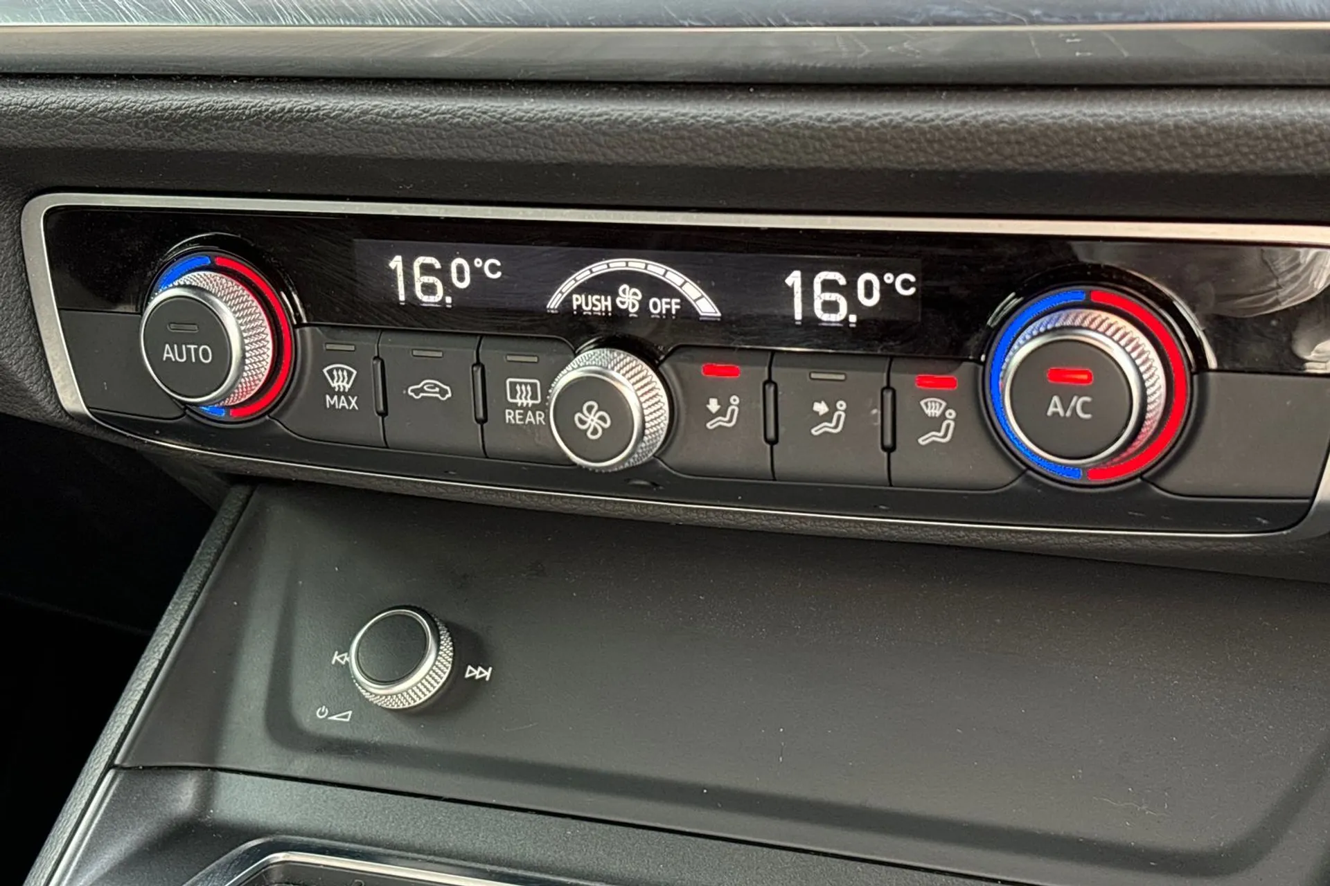 Audi Q3 thumbnail image number 39