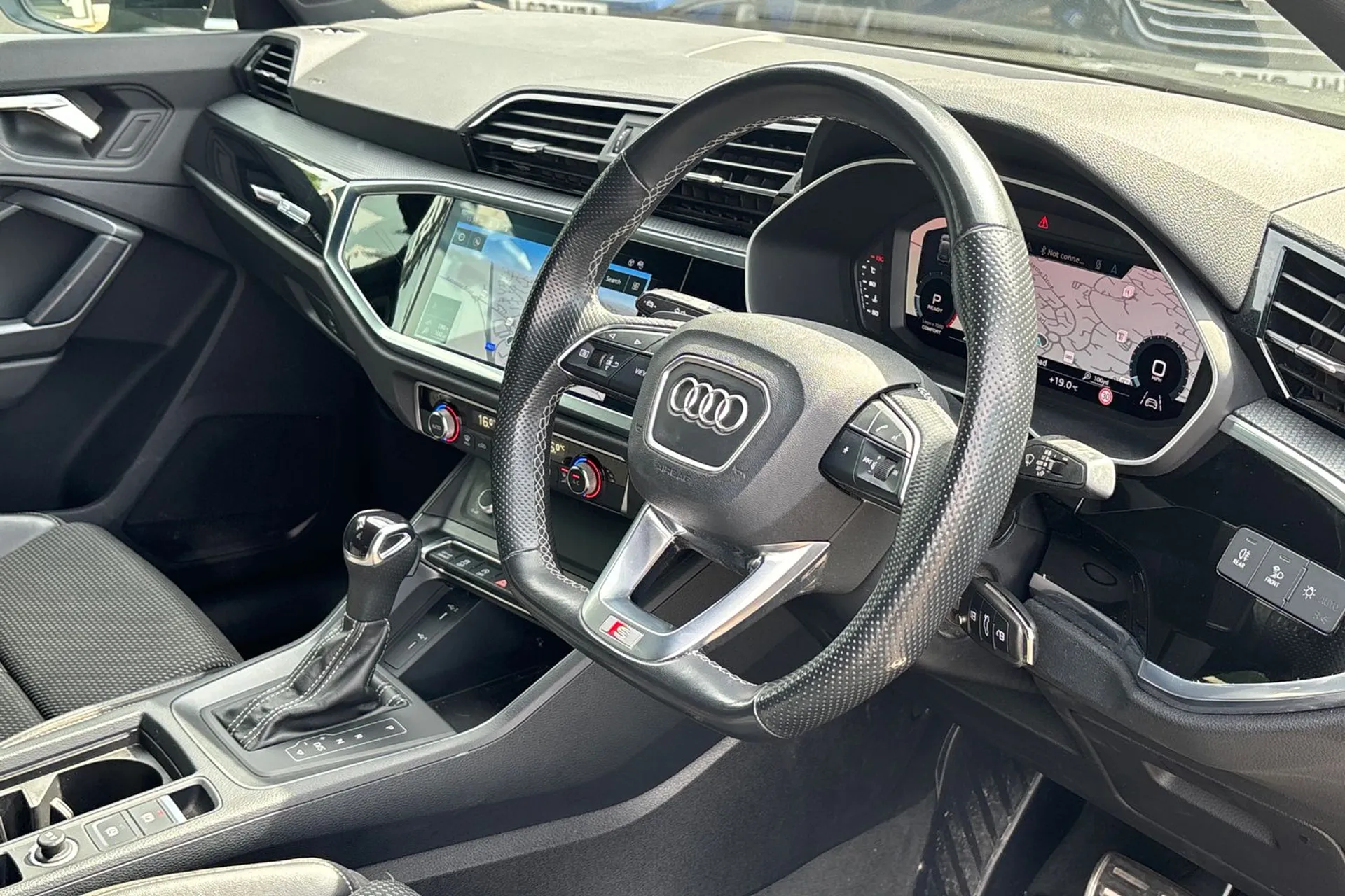 Audi Q3 thumbnail image number 25