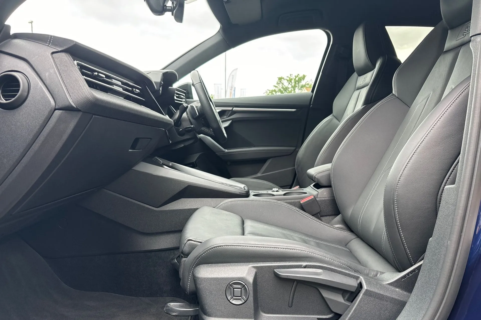 Audi A3 thumbnail image number 28