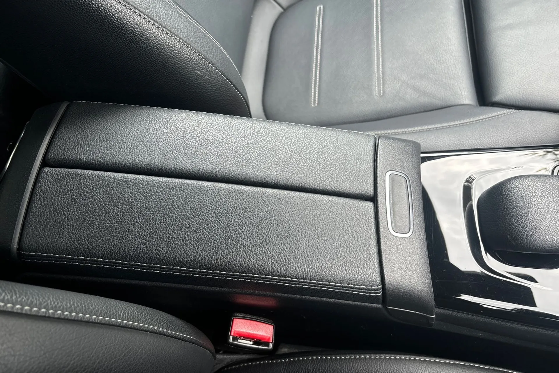 MERCEDES-BENZ CLA thumbnail image number 40