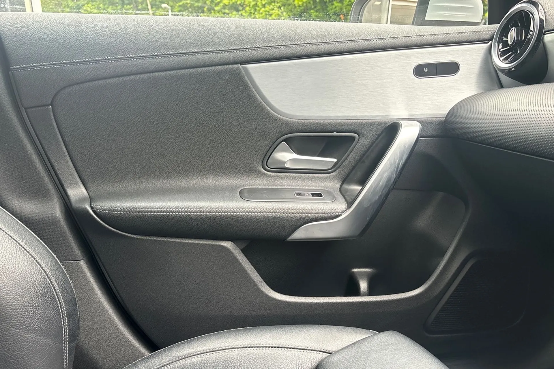 MERCEDES-BENZ CLA thumbnail image number 39