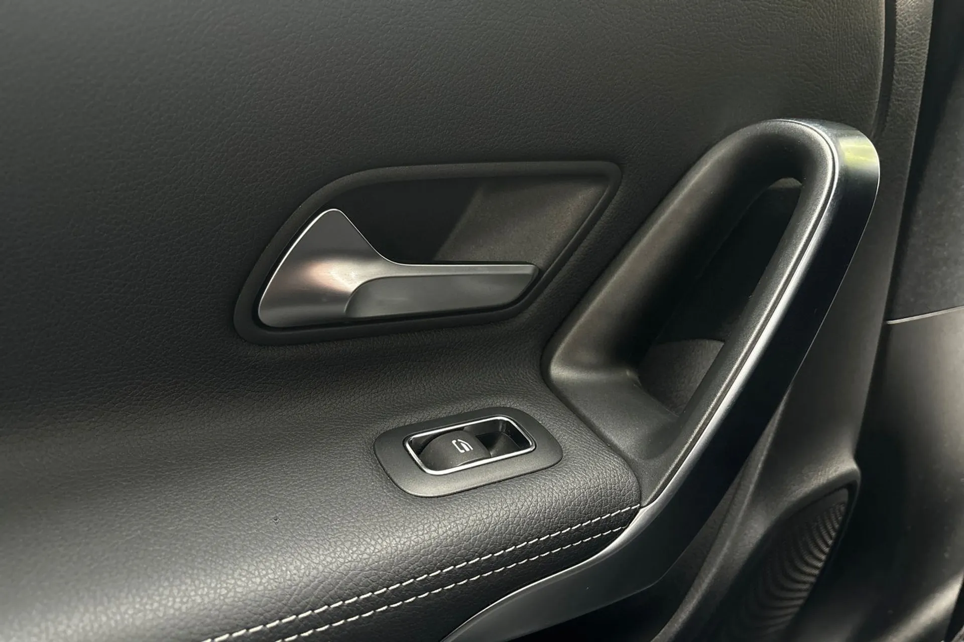 MERCEDES-BENZ CLA thumbnail image number 44