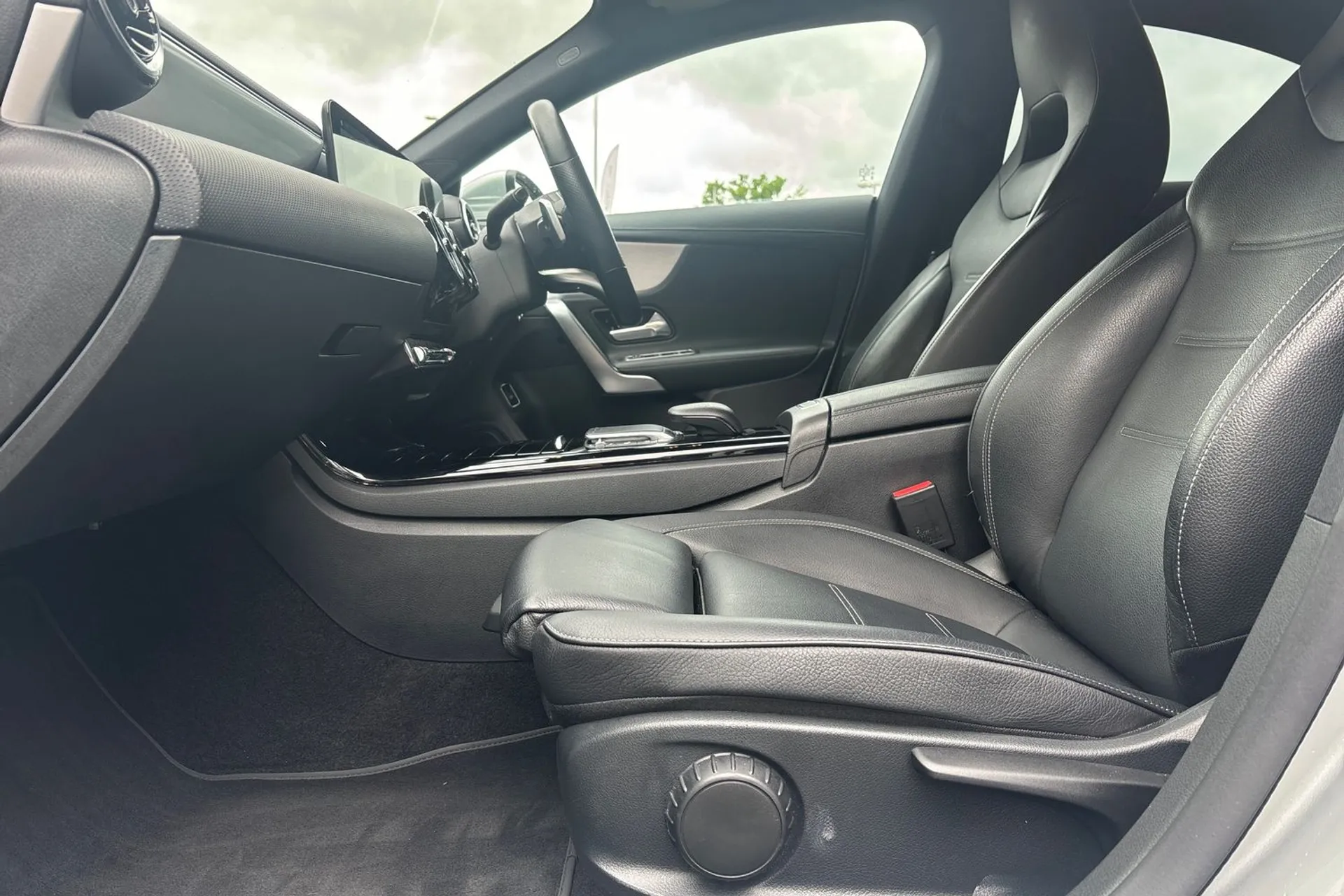 MERCEDES-BENZ CLA thumbnail image number 27