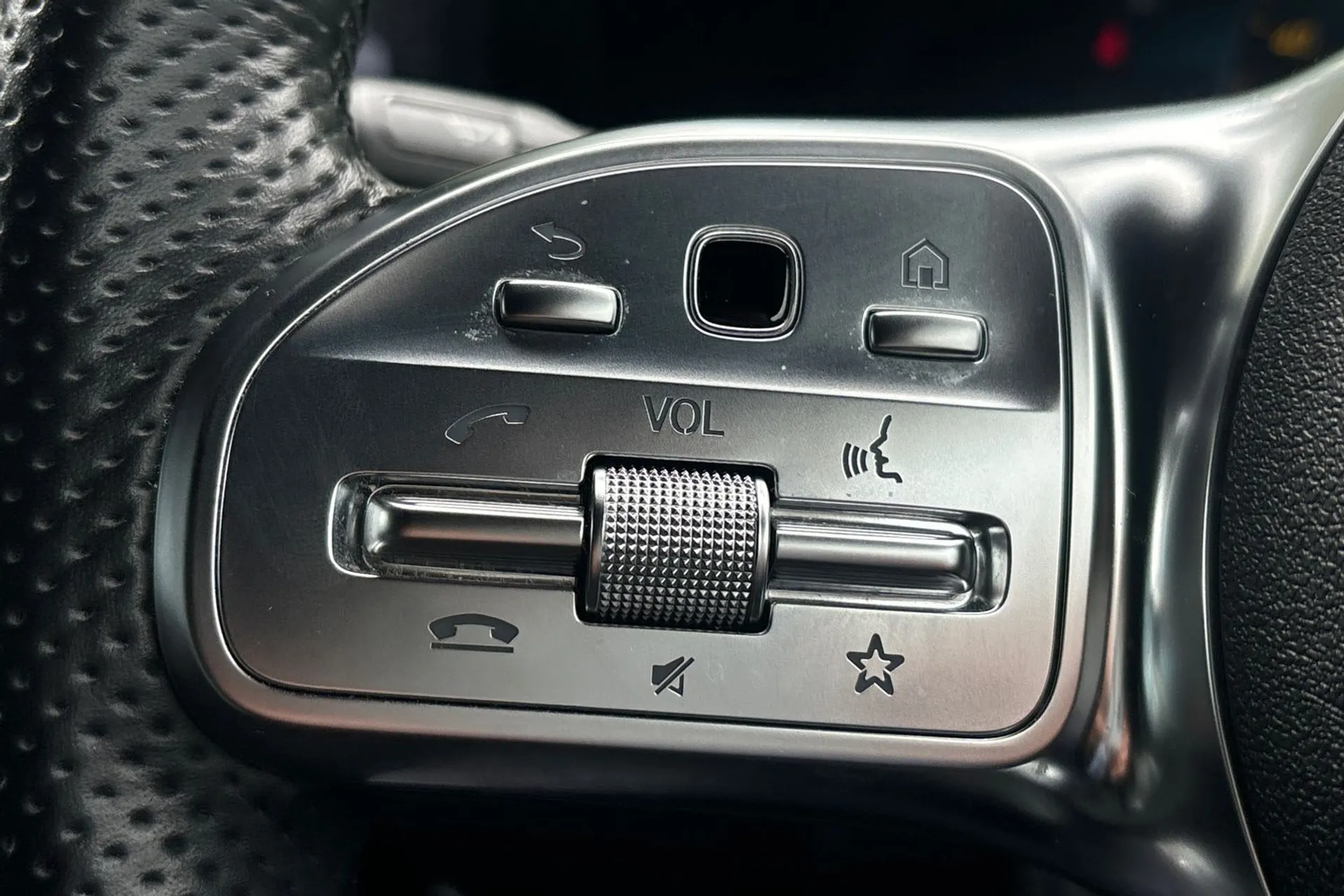 MERCEDES-BENZ CLA thumbnail image number 36