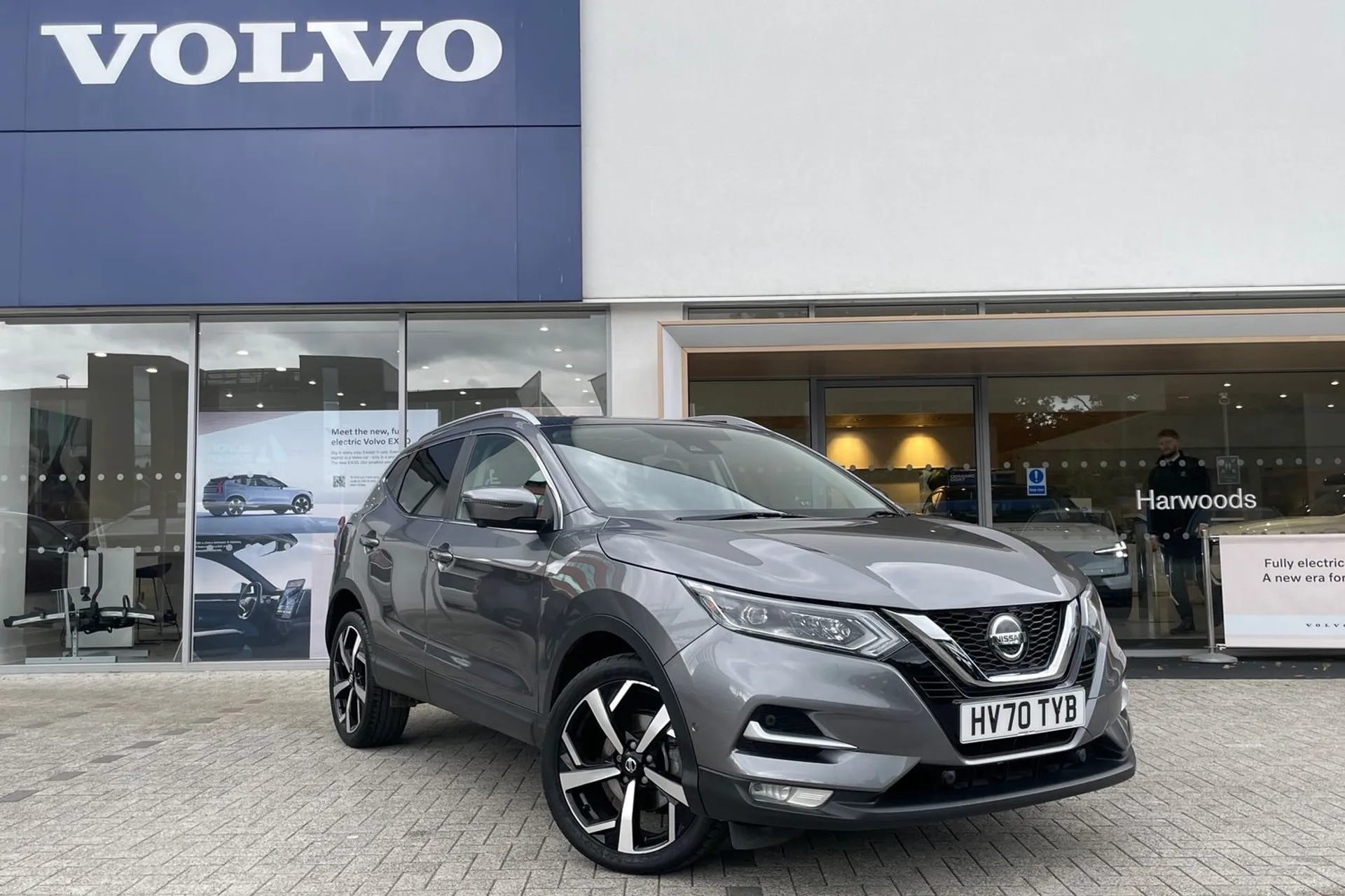 NISSAN QASHQAI focused image