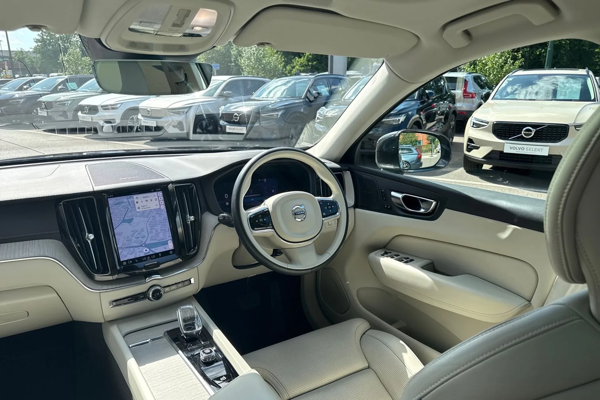Volvo XC60 thumbnail image number 32
