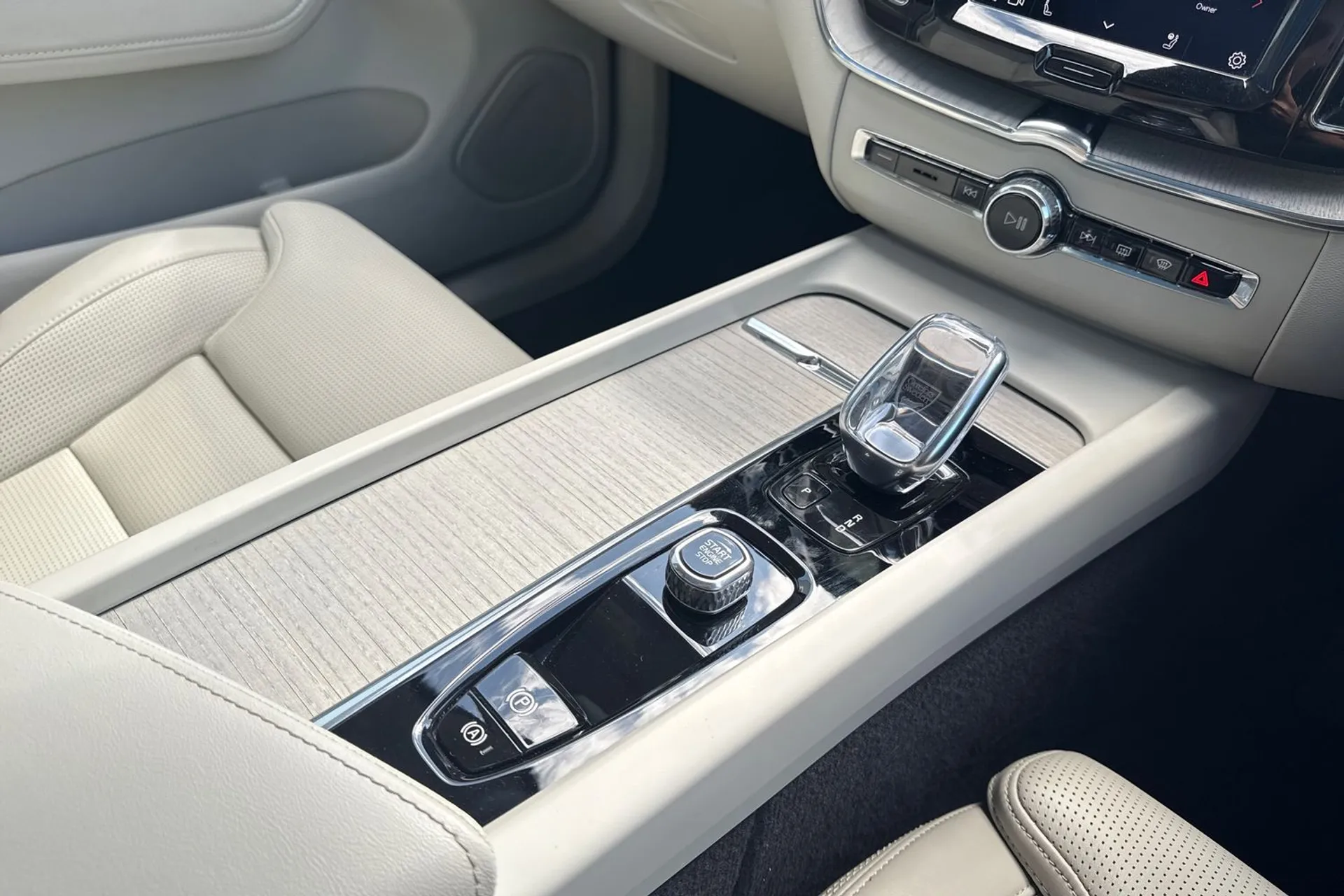 Volvo XC60 thumbnail image number 43