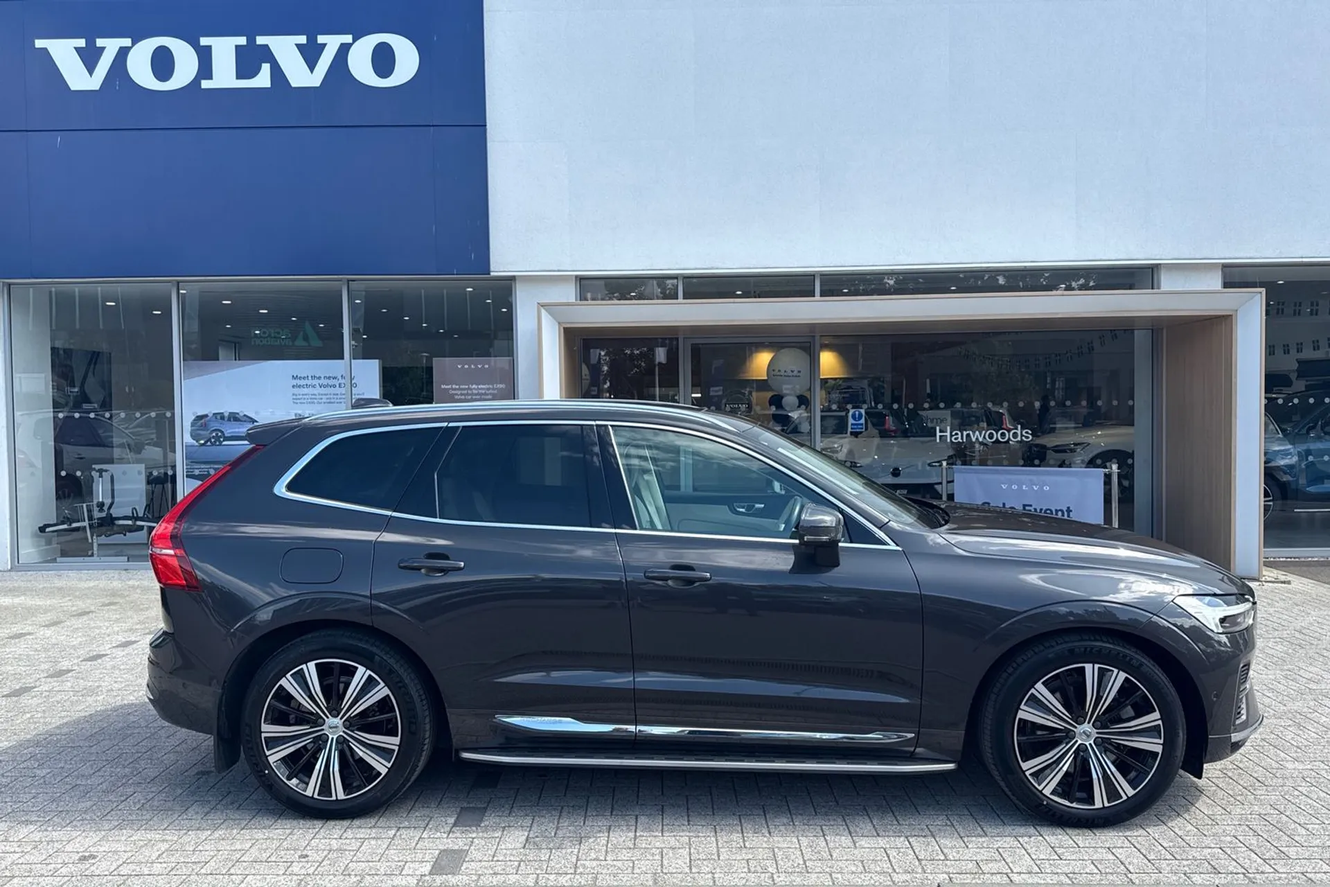 Volvo XC60 thumbnail image number 2
