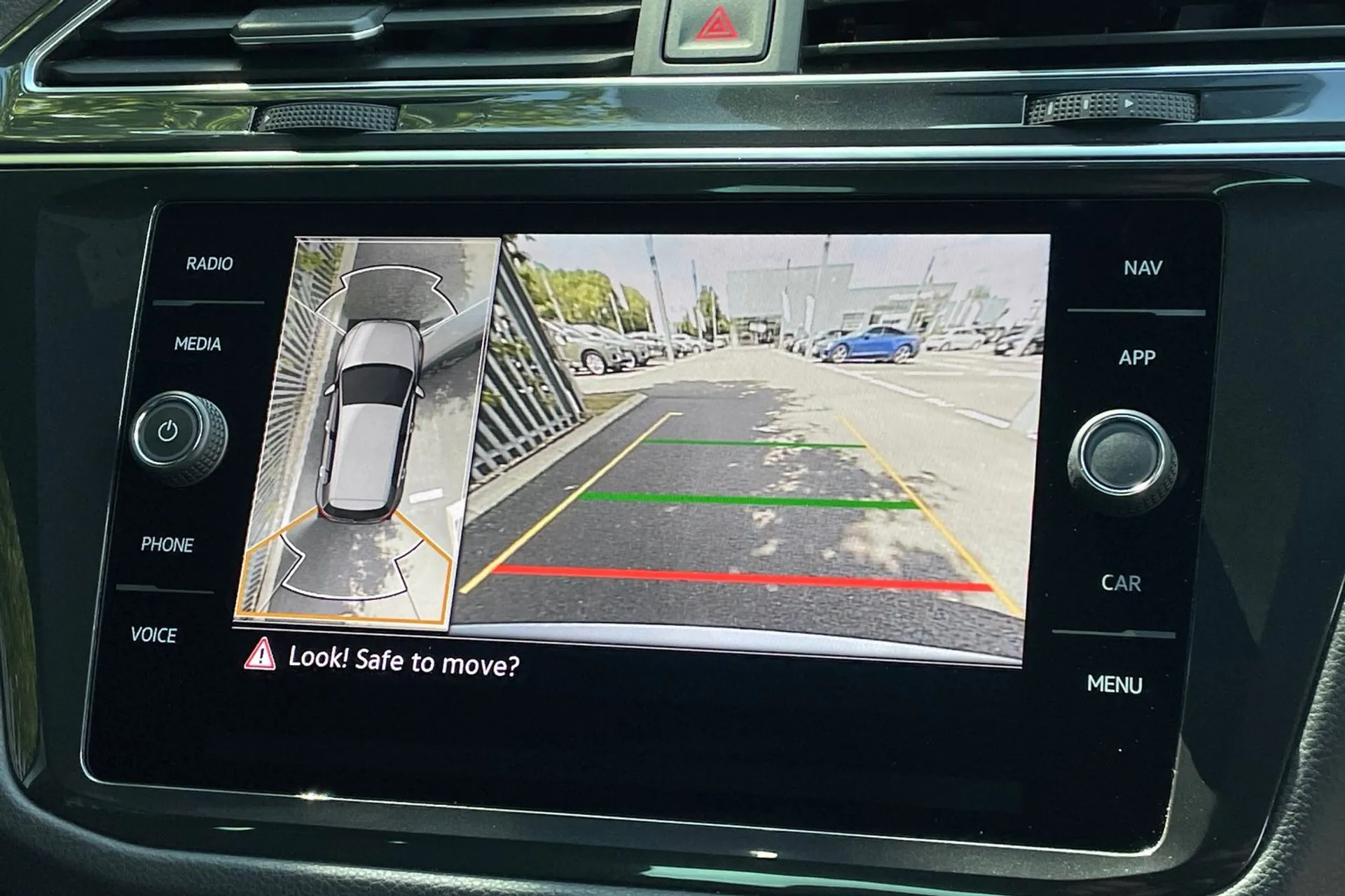 VOLKSWAGEN TIGUAN thumbnail image number 4